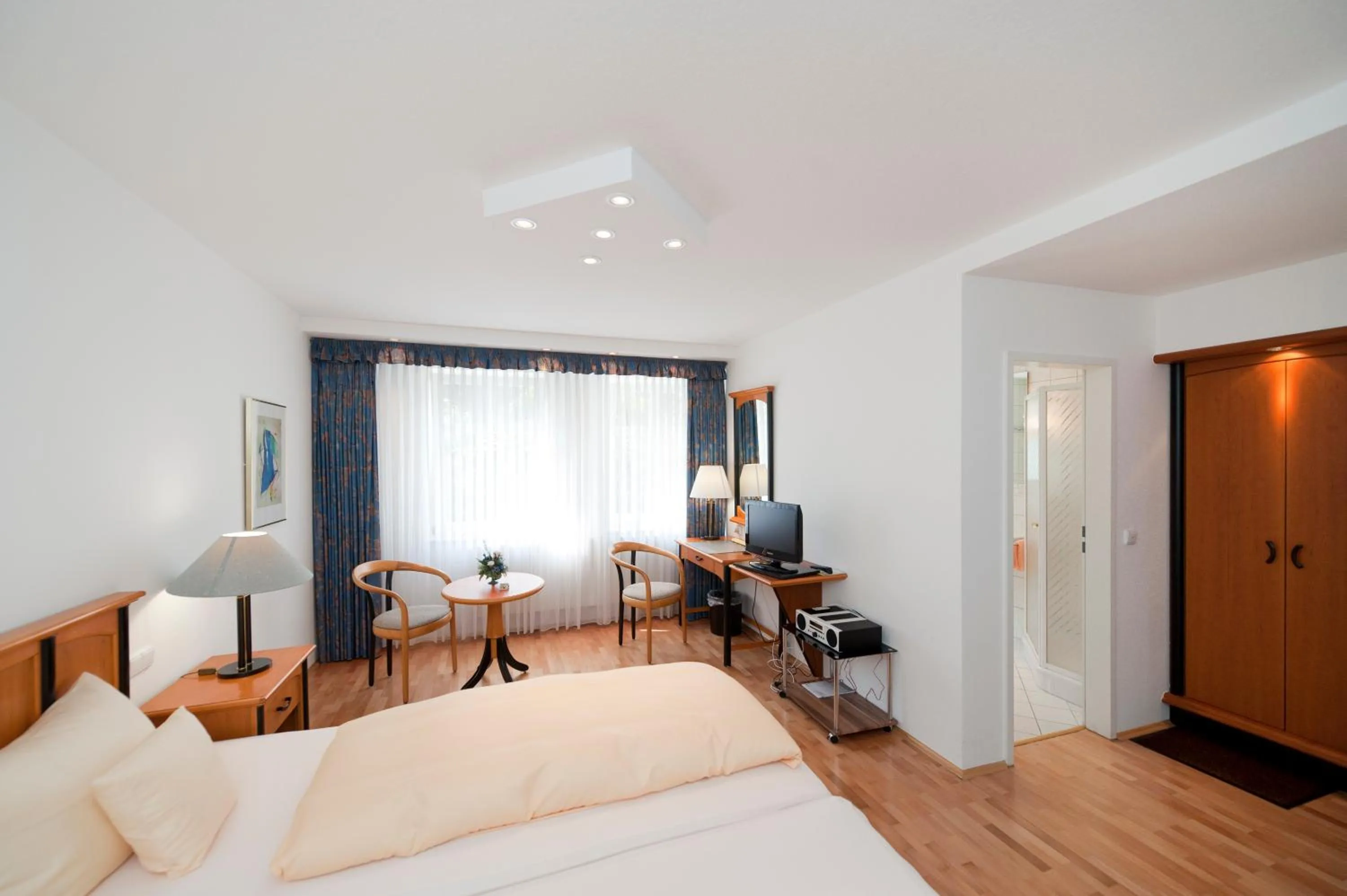 Photo of the whole room, Bed in Hotelpension Vitalis