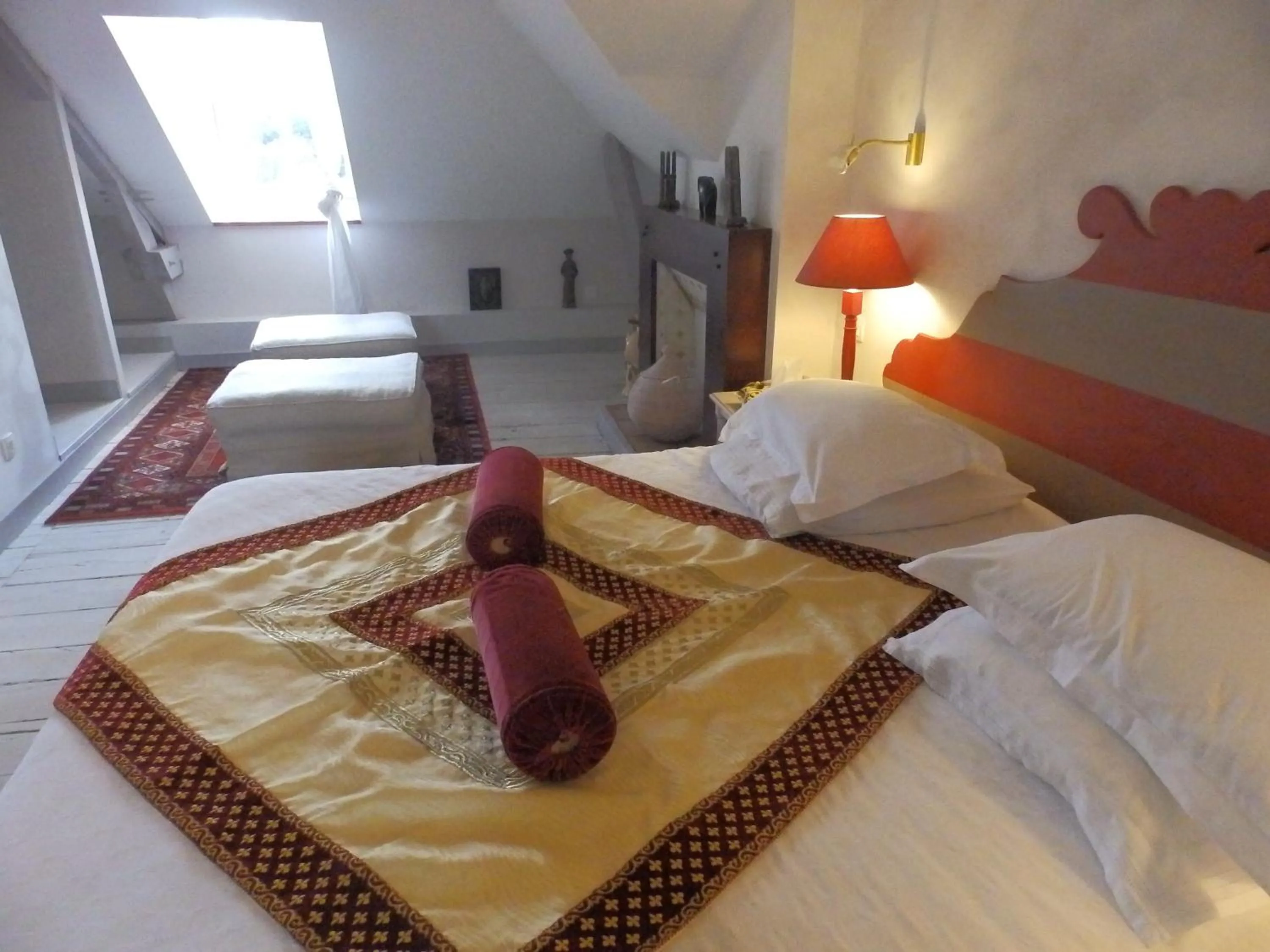 Photo of the whole room, Bed in Château Du Pin - Teritoria