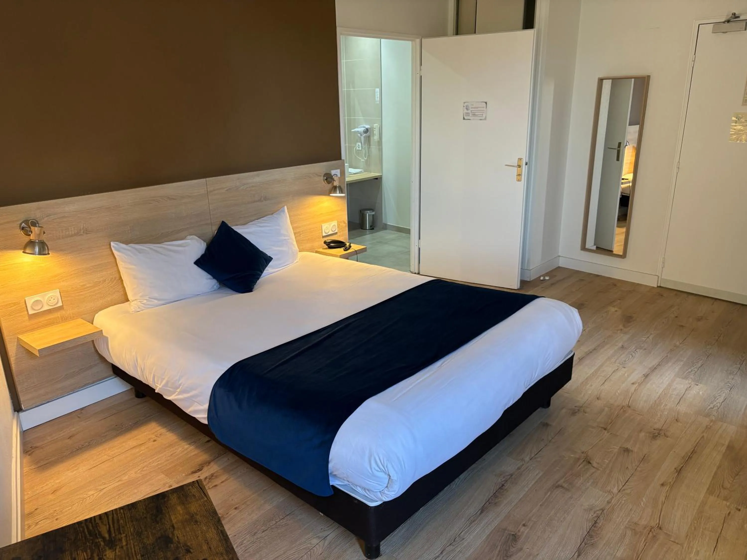 Contact Hôtel des États-Unis