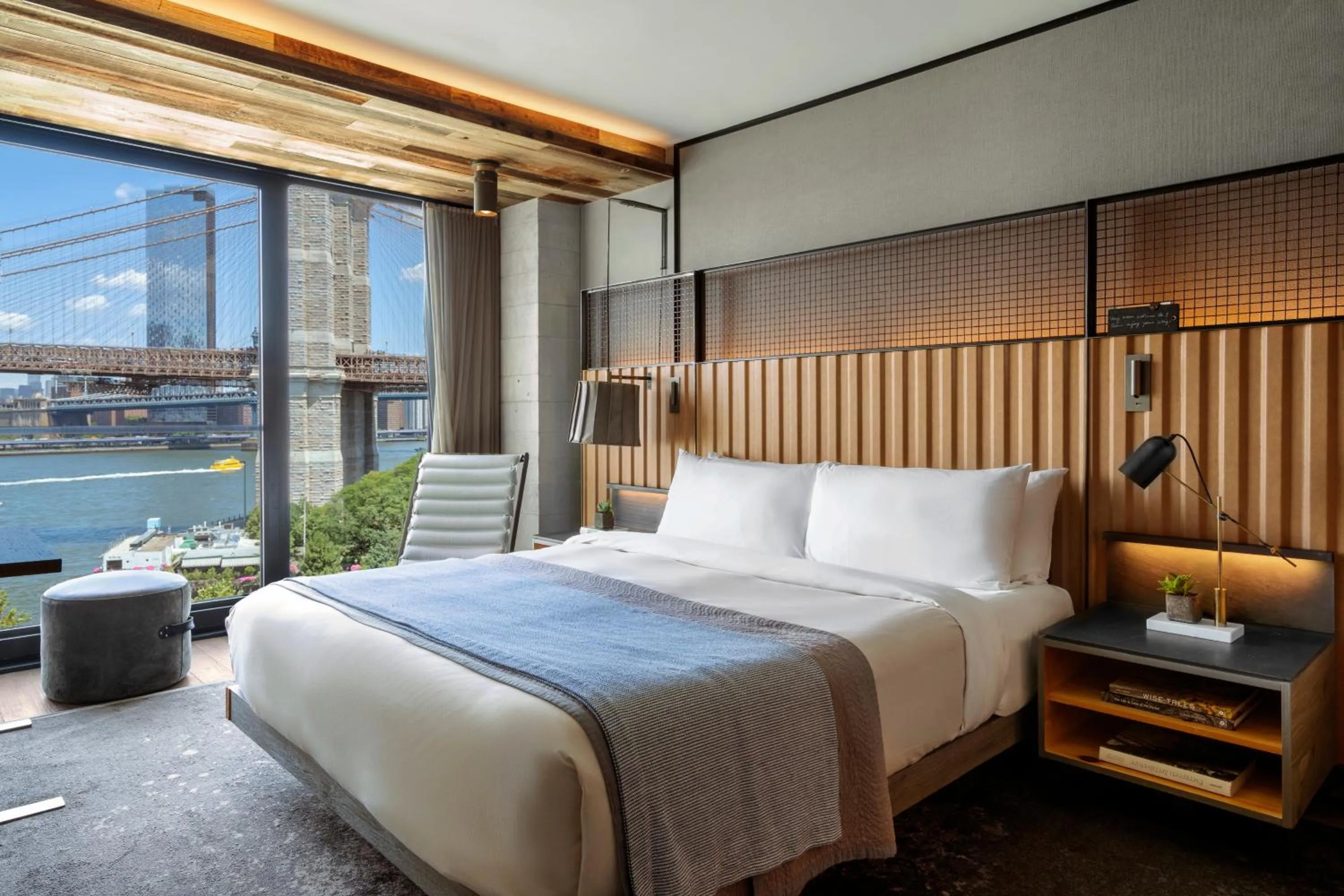 View (from property/room), Bed in 1 Hotel Brooklyn Bridge