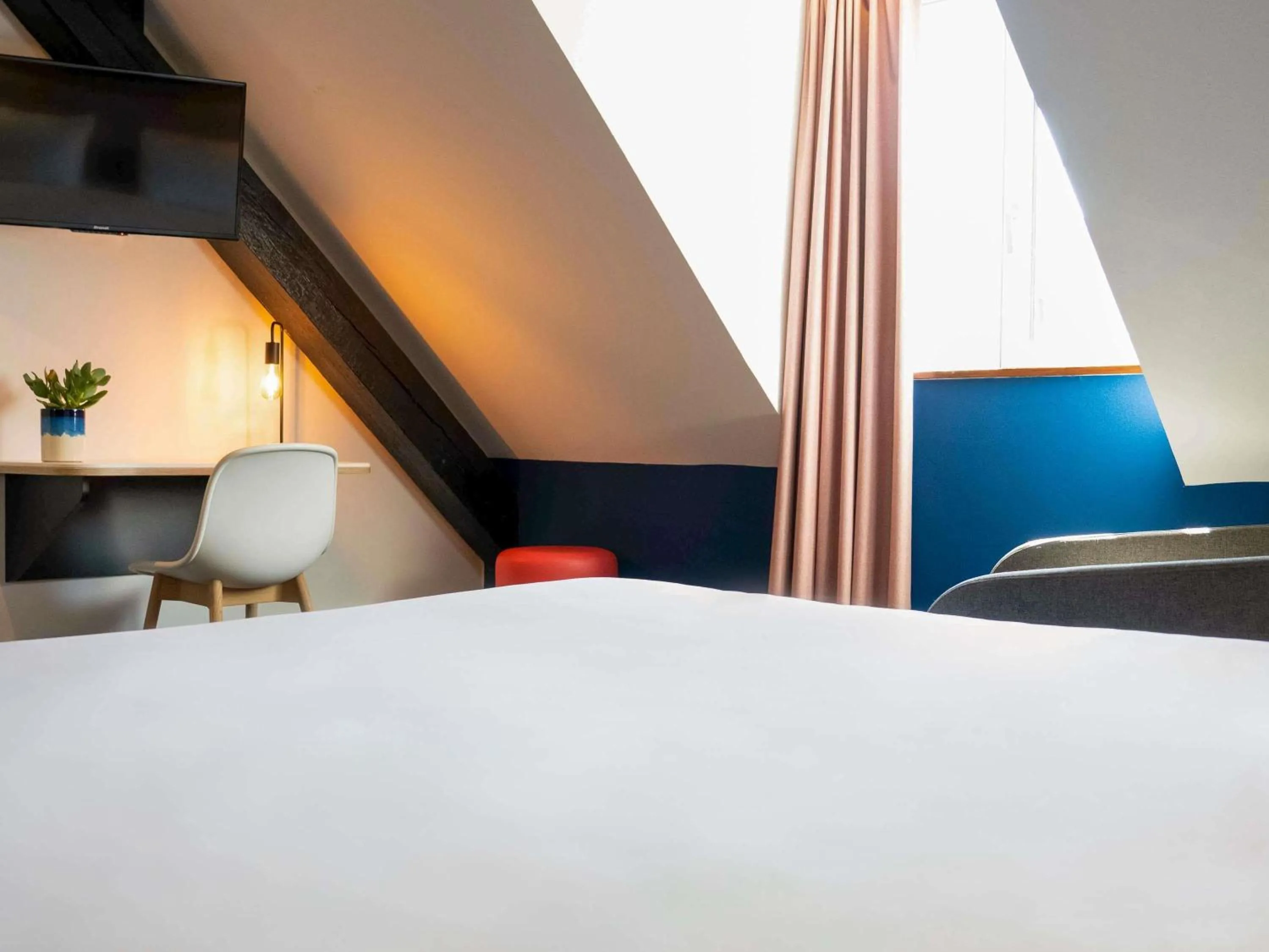 Bedroom, Bed in Ibis Styles Colmar Centre
