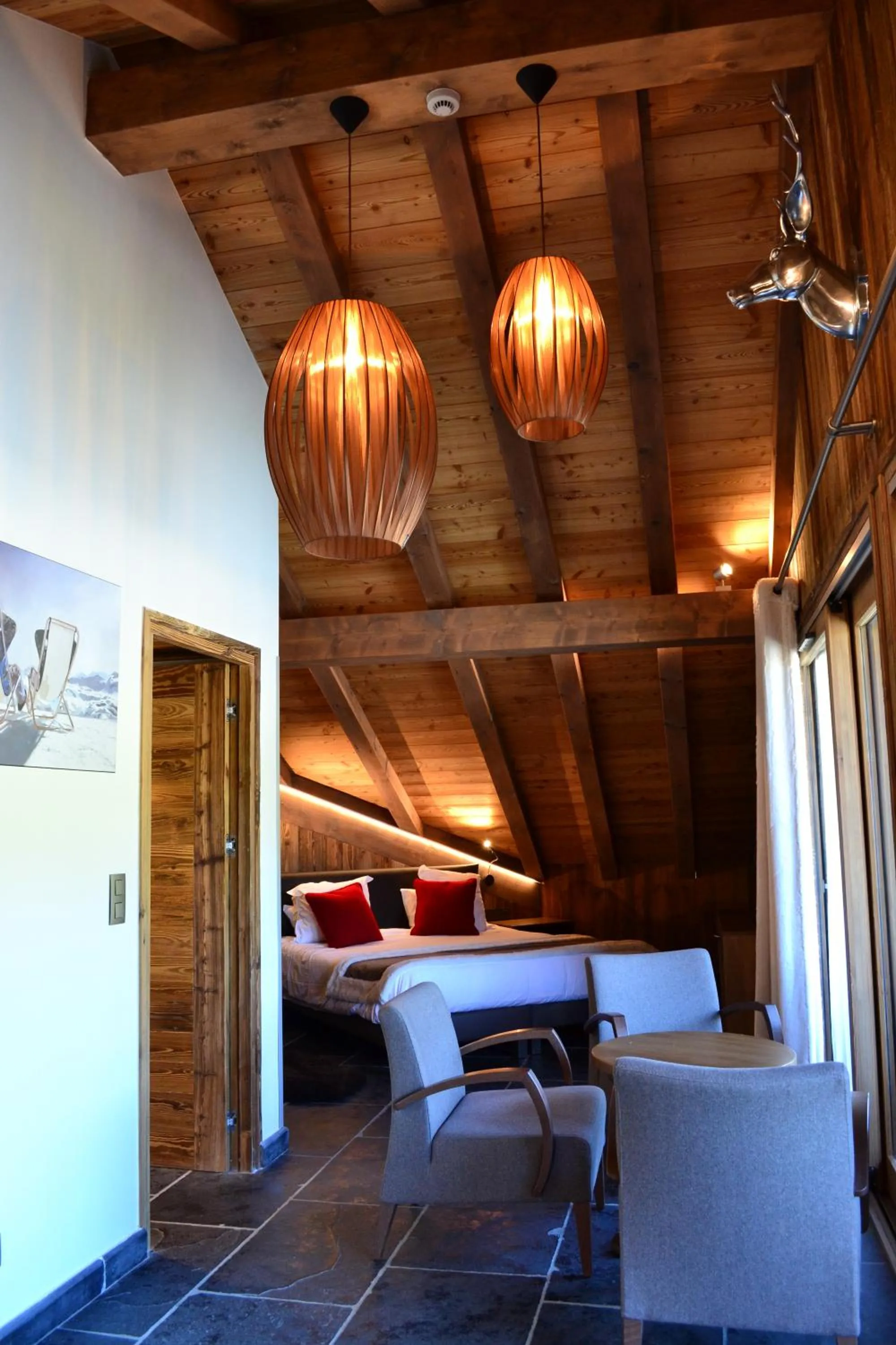 Bed in Hôtel Alpina & SPA - Restaurant Oxalis