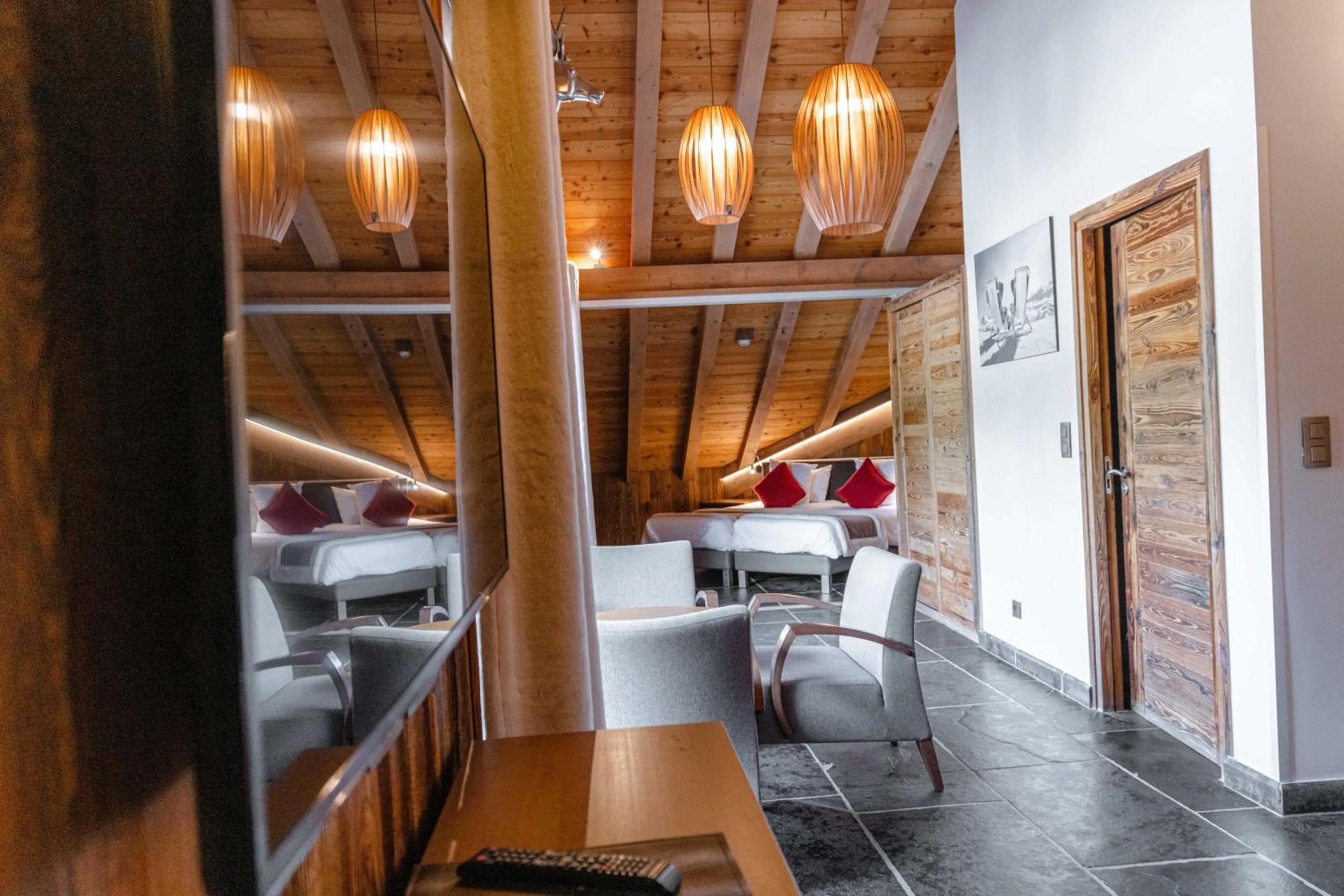 Photo of the whole room in Hôtel Alpina & SPA - Restaurant Oxalis