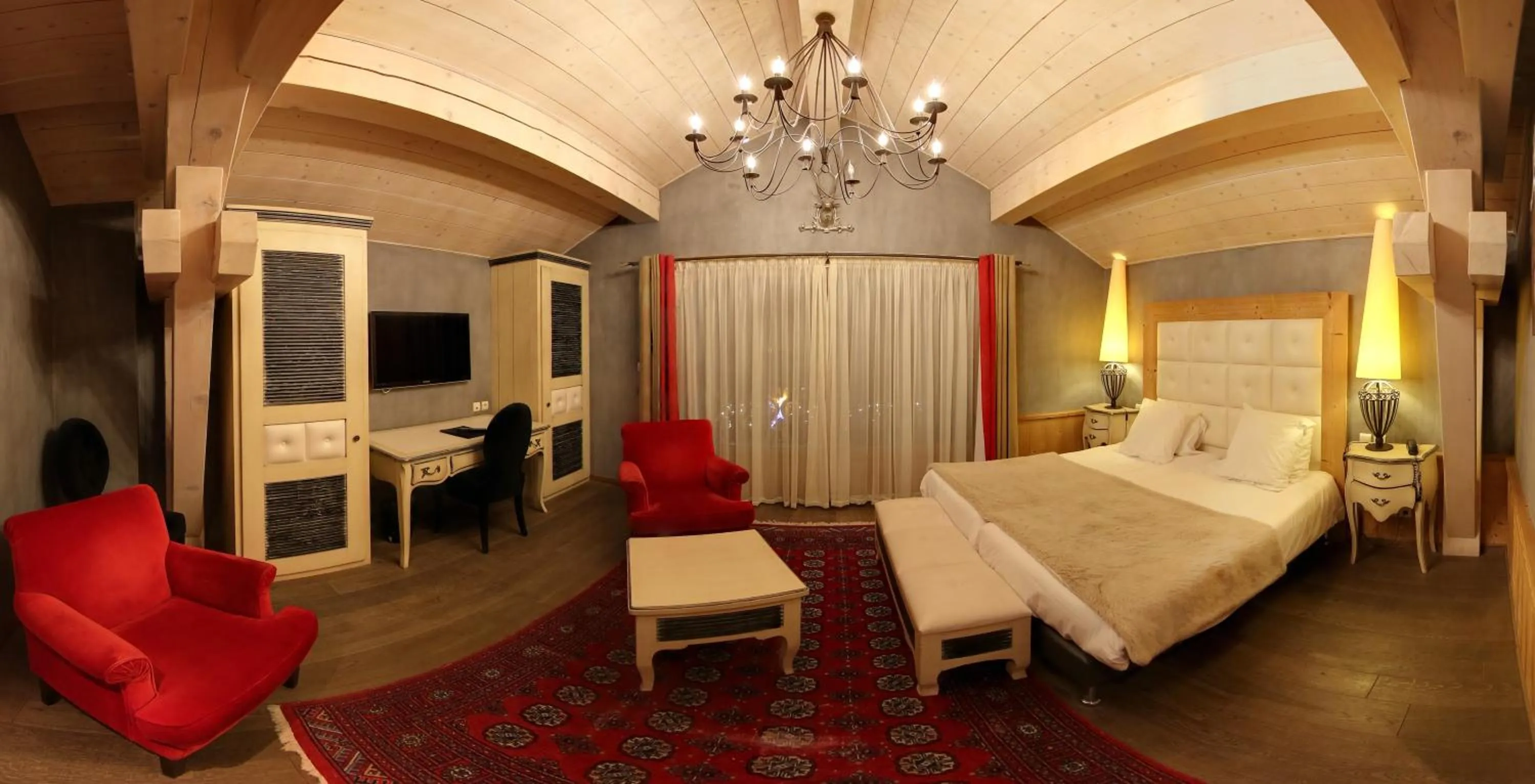 Photo of the whole room, Bed in Hôtel Alpina & SPA - Restaurant Oxalis