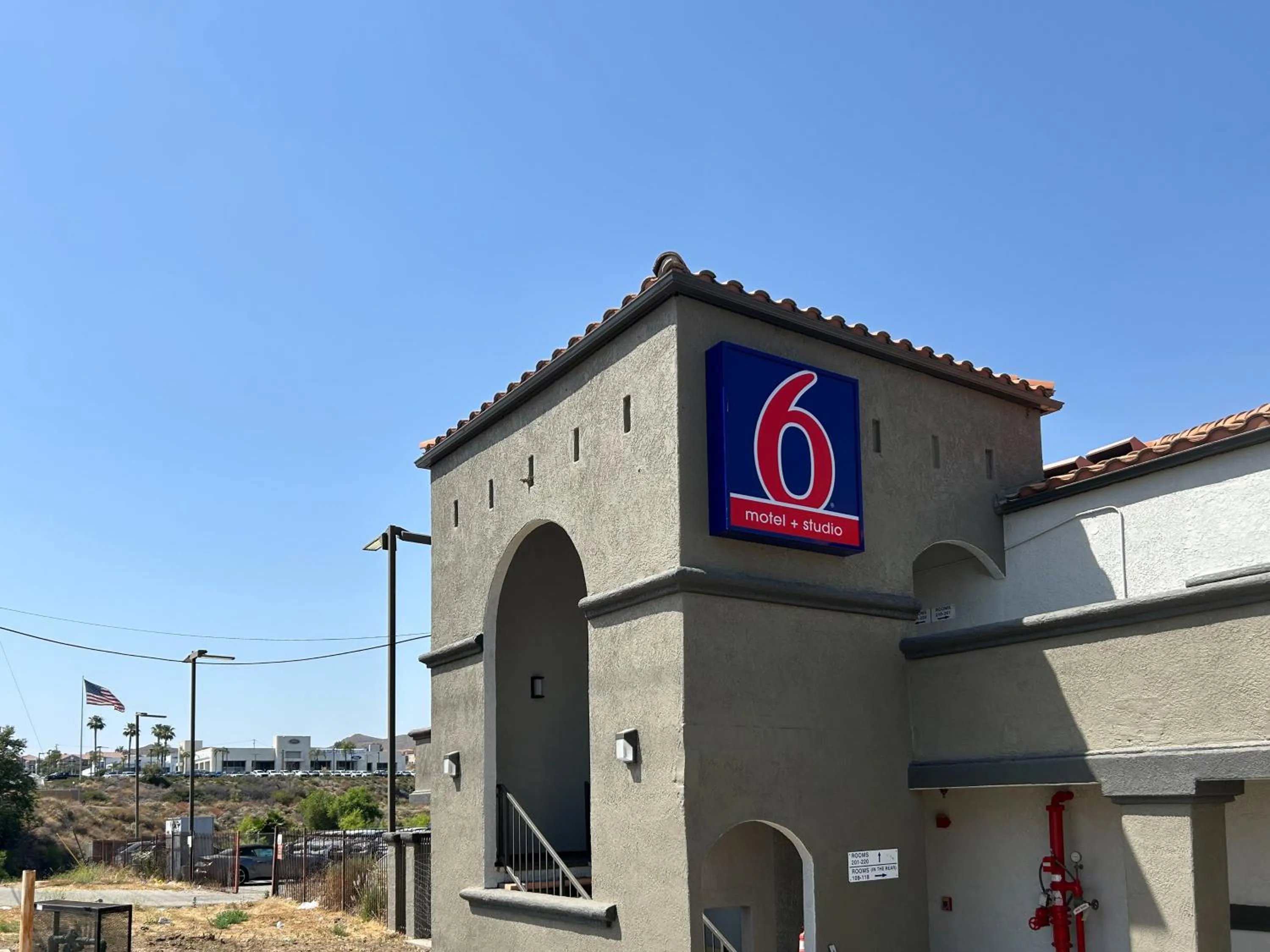 Property building in Motel 6 Lake Elsinore, CA