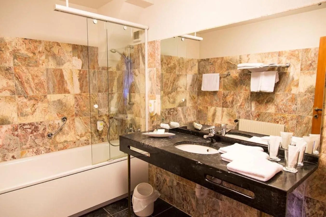 Bathroom in Parkhotel Altenburg