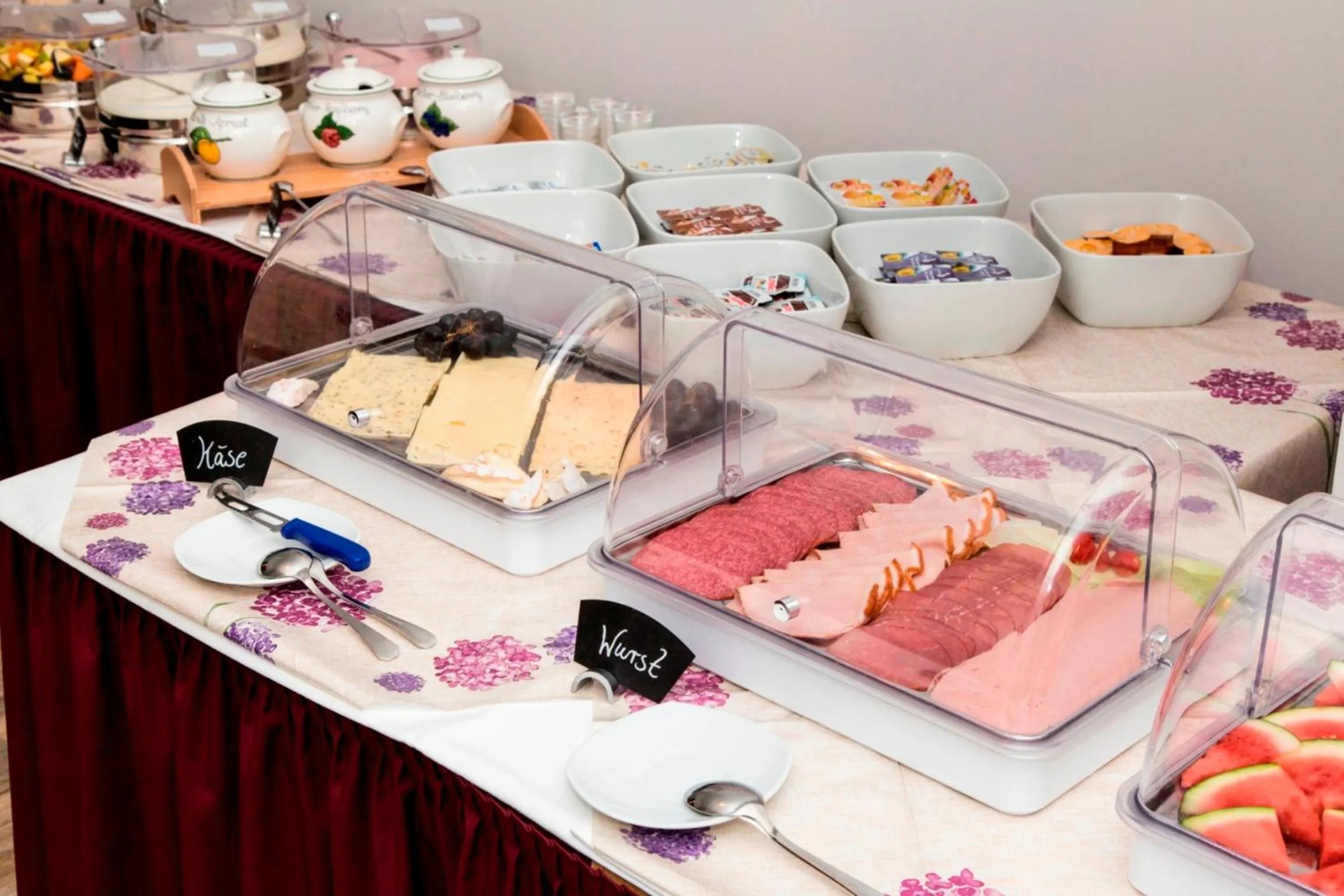 Buffet breakfast in Parkhotel Altenburg