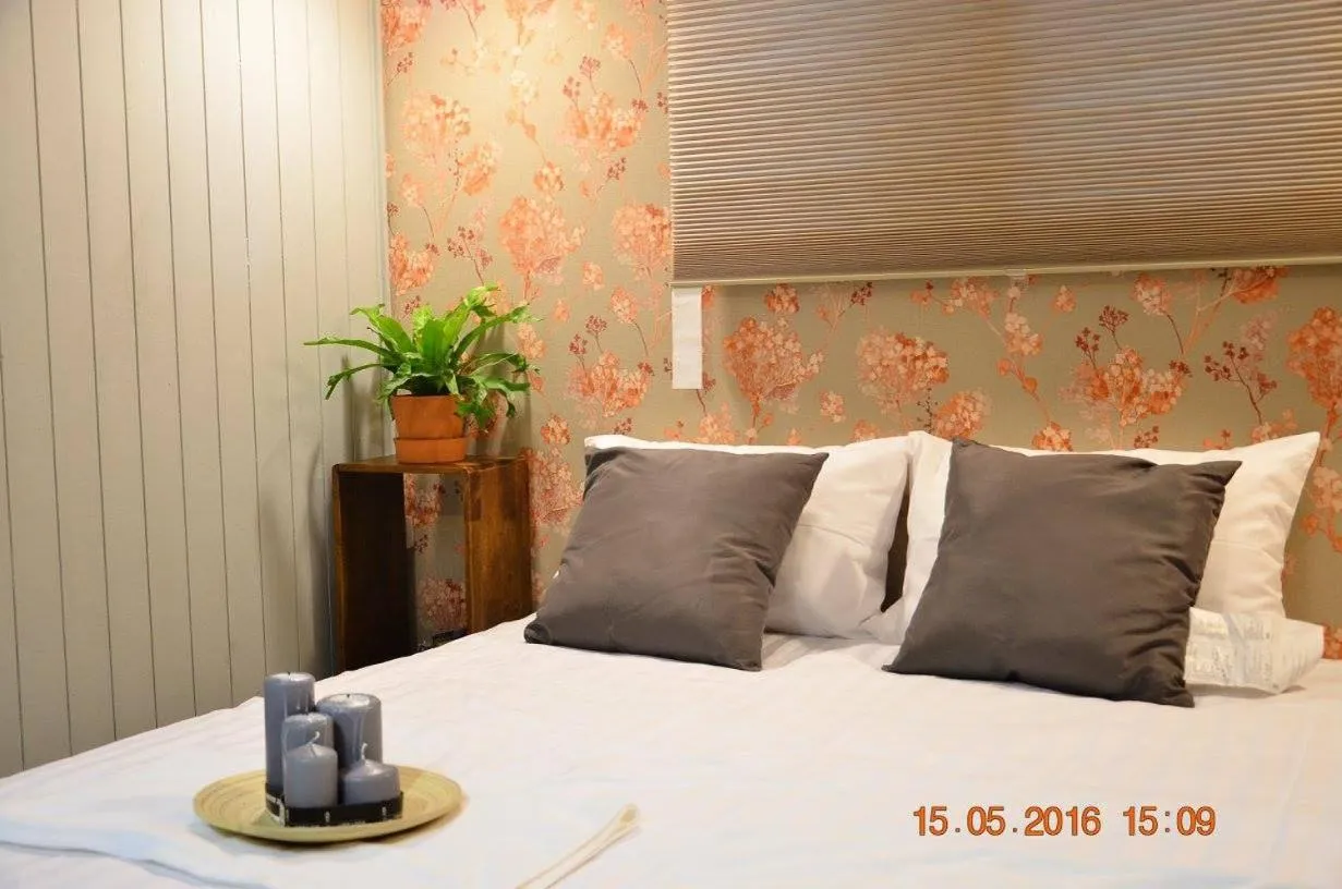 Bed in Goodfellas Thong lo Hostel #No Check-in after 5 pm-Please see check-in policy for details & notify landing time#