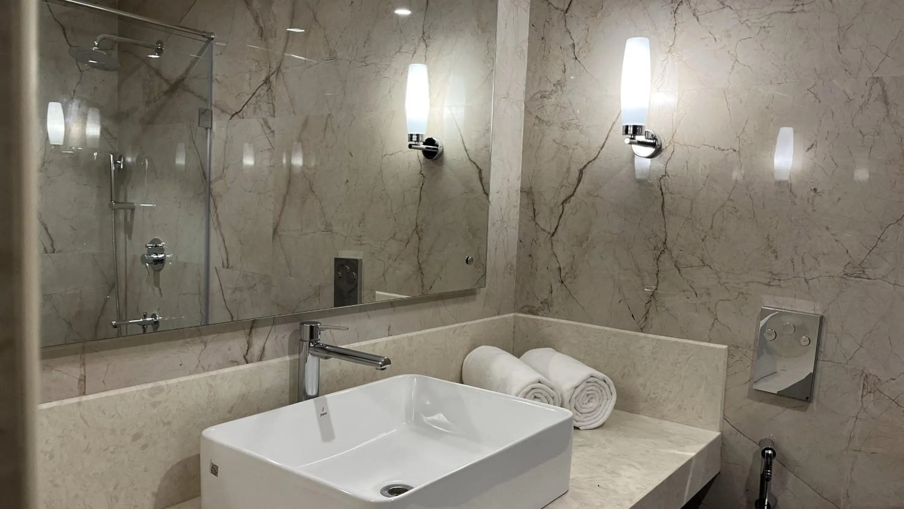 Bathroom in Katriya Hotel and Tower