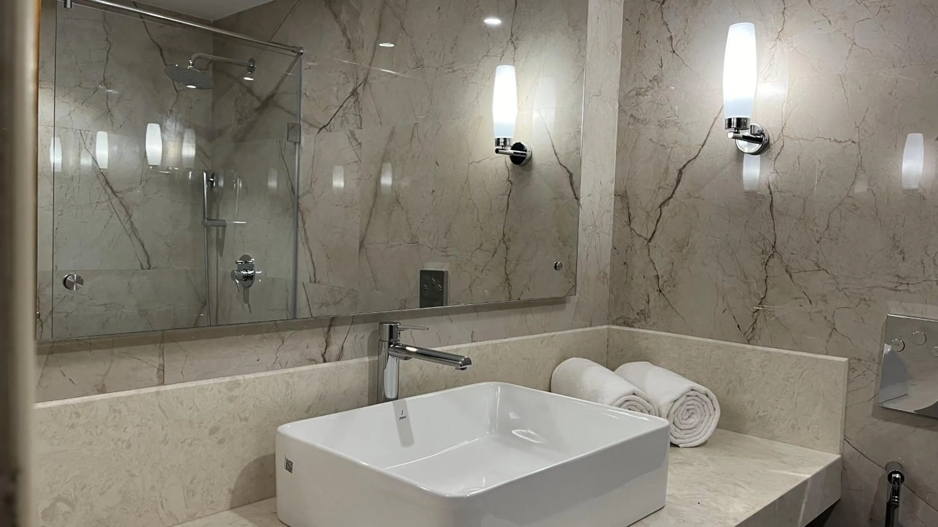 Bathroom in Katriya Hotel and Tower