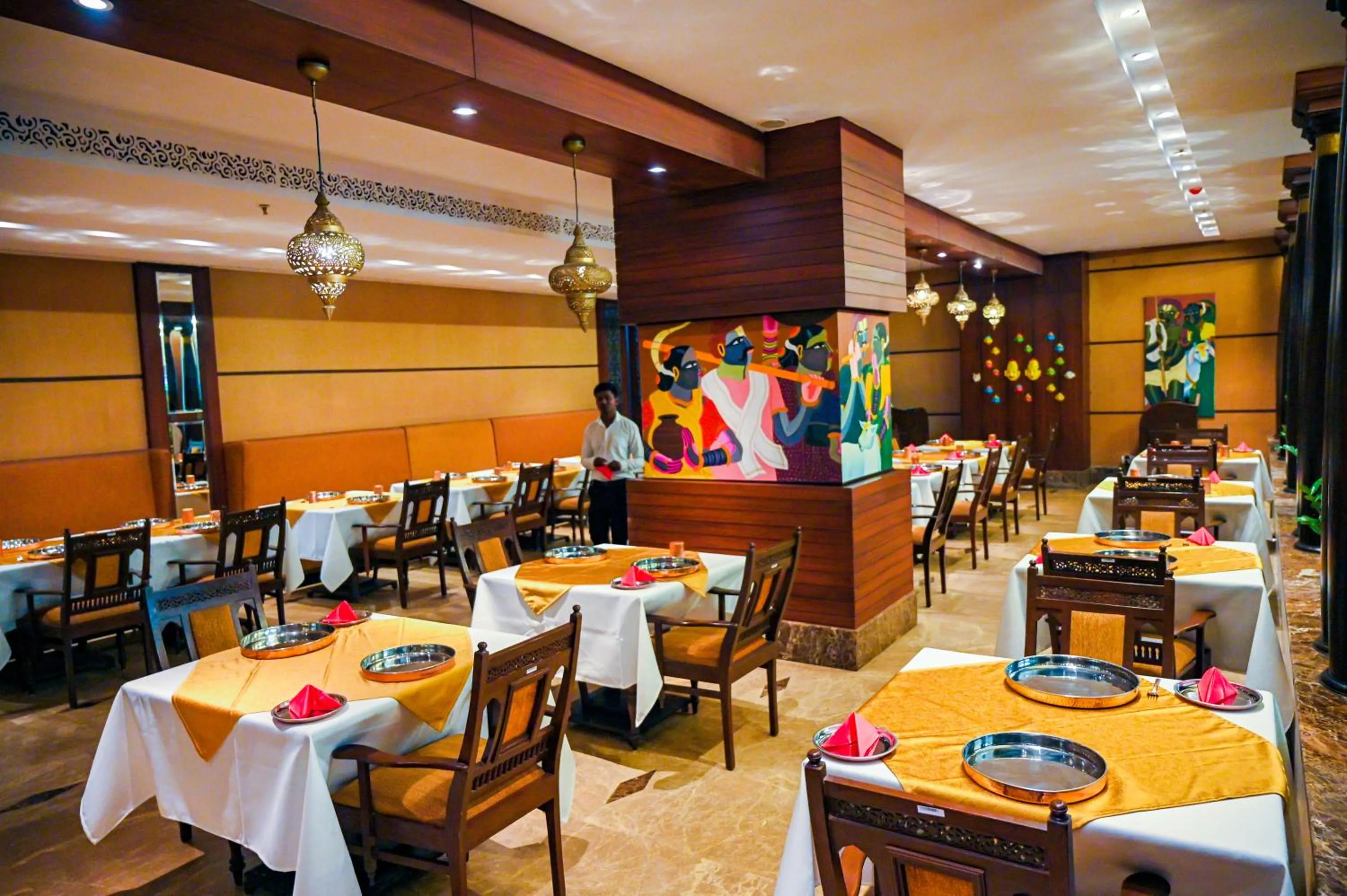 Restaurant/places to eat in Katriya Hotel and Tower