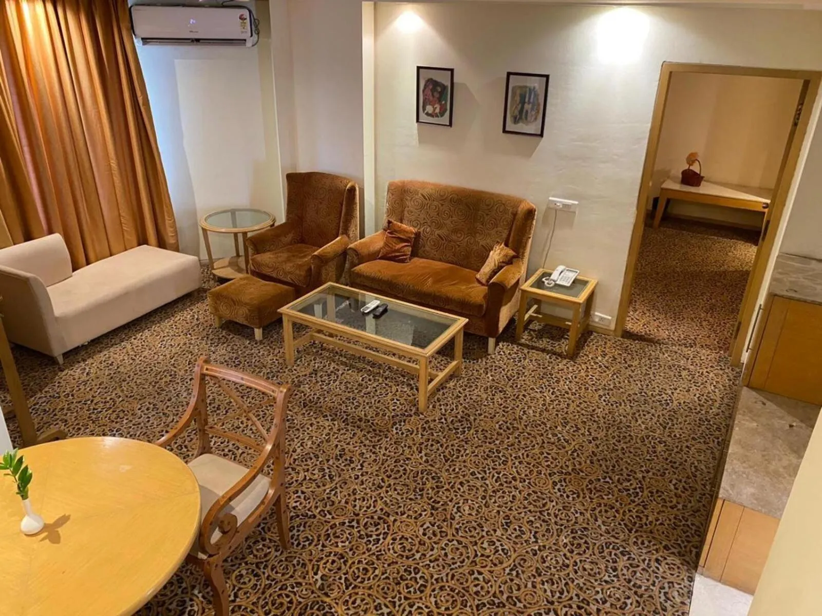 Living room in Katriya Hotel and Tower