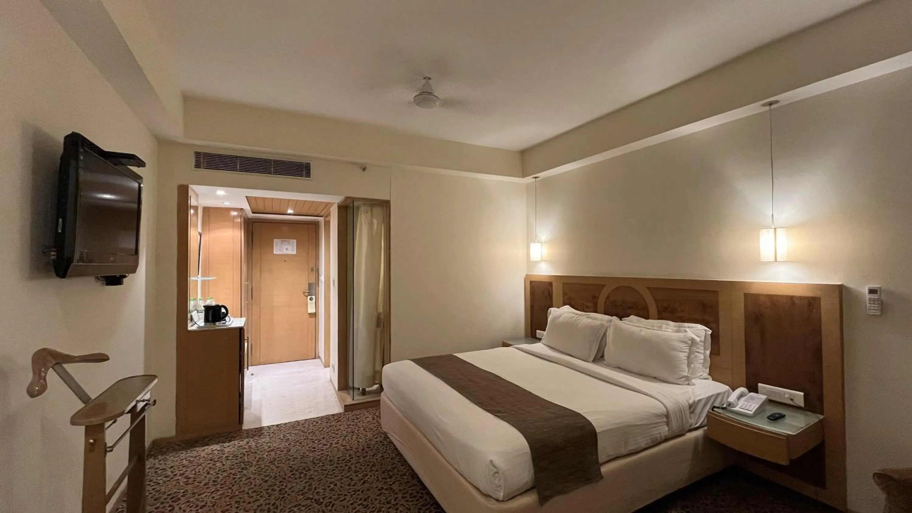 Bedroom, Bed in Katriya Hotel and Tower