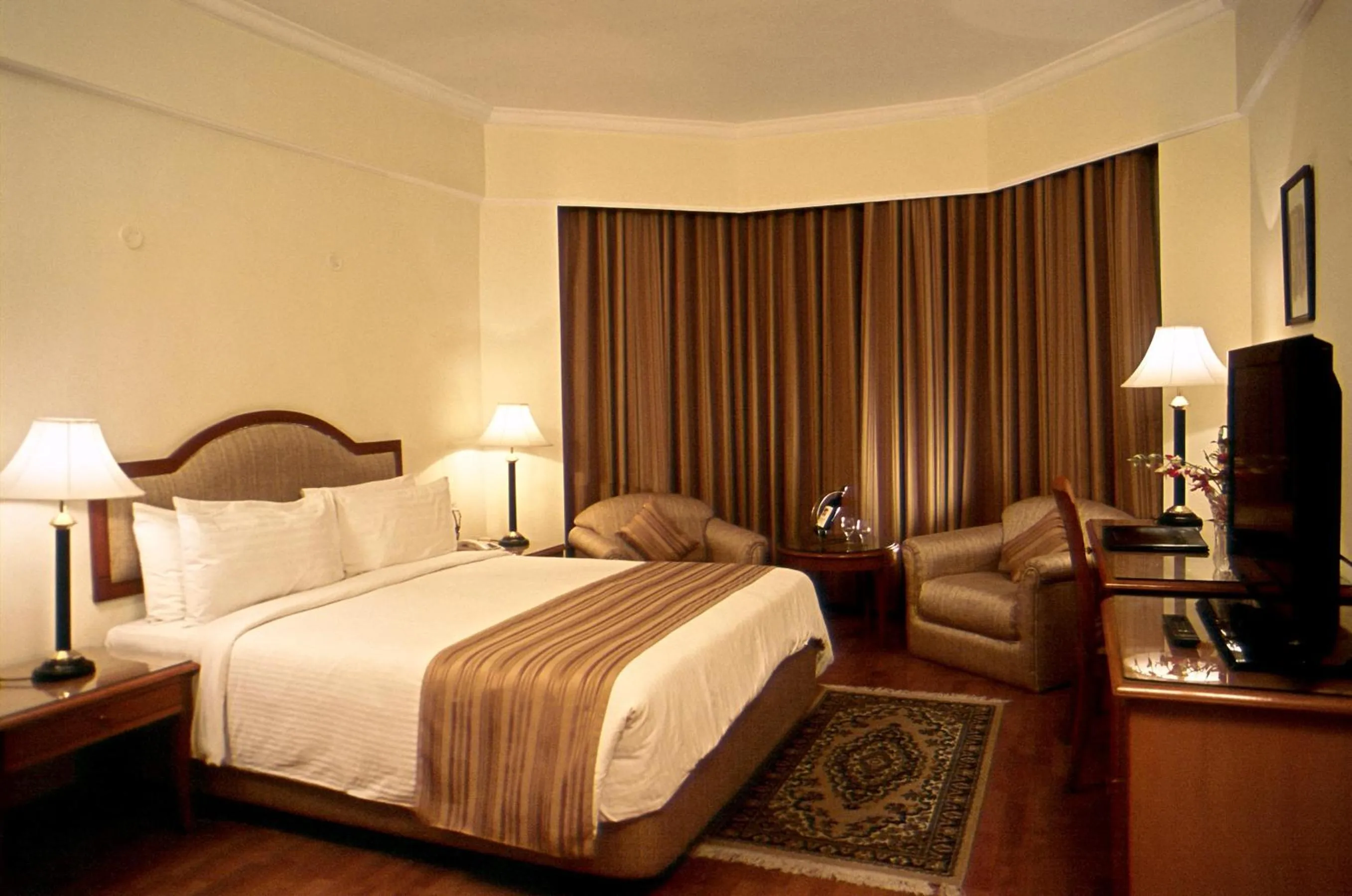 Bed in Katriya Hotel and Tower