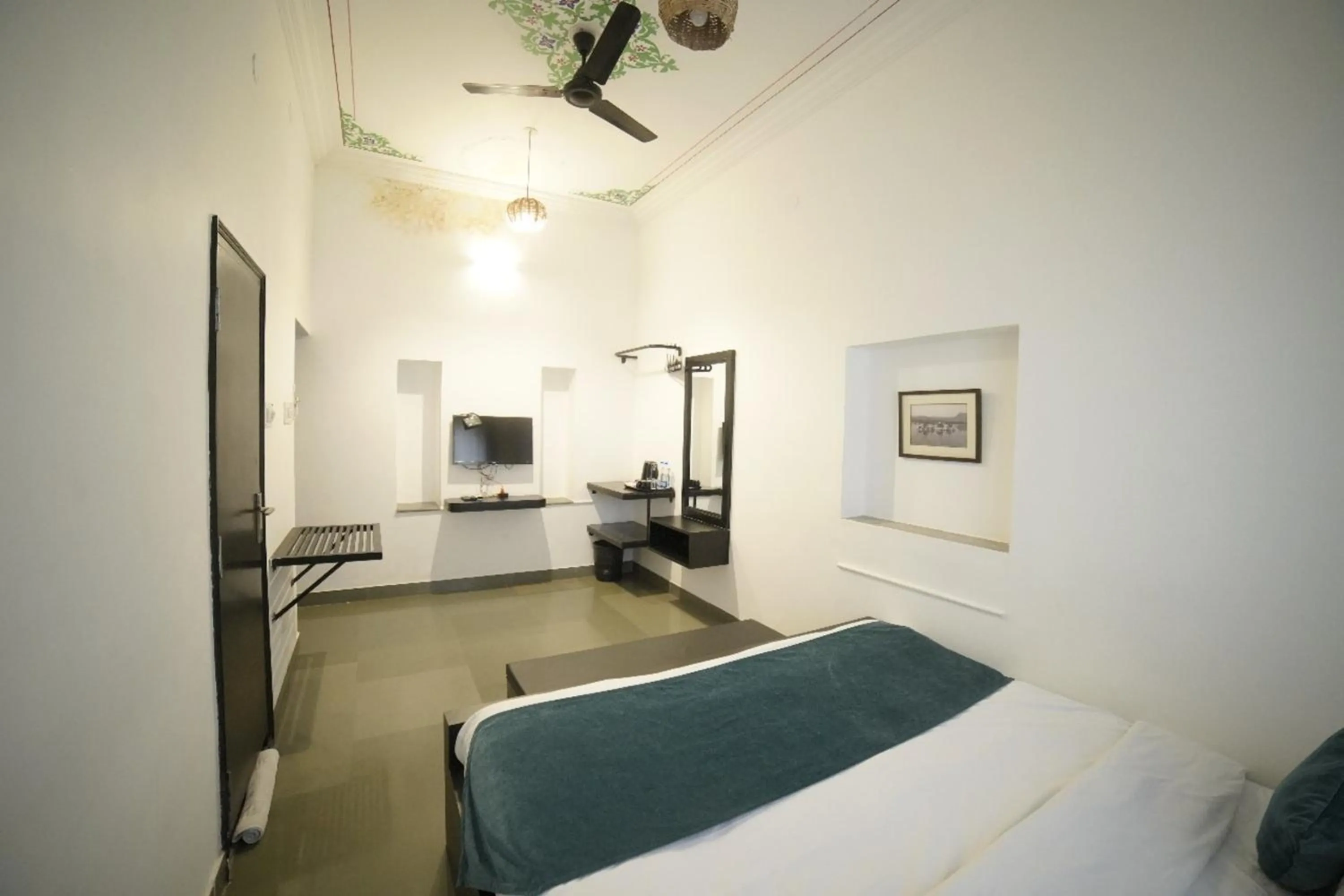 Bedroom, Bed in Hotel Udai Niwas By The Lake