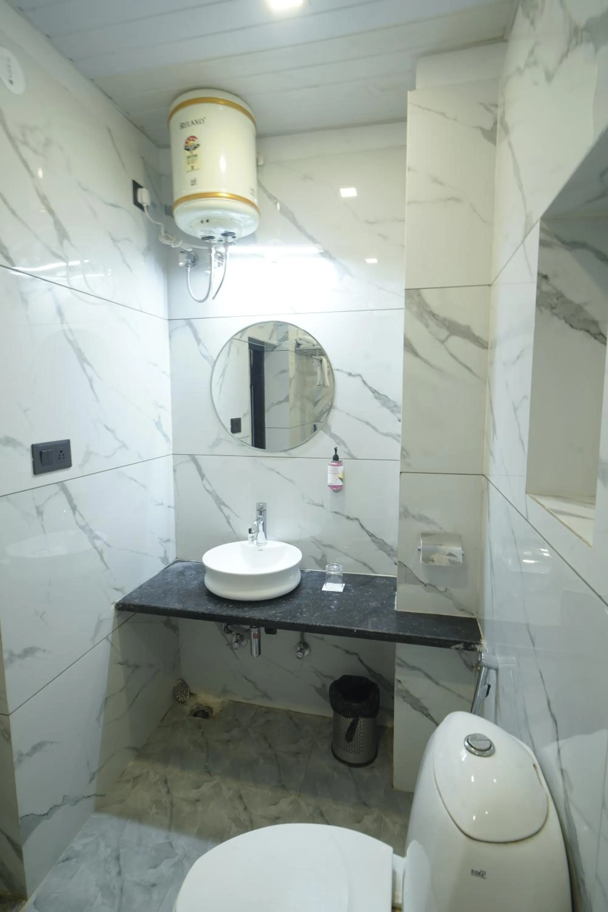 Shower in Hotel Udai Niwas By The Lake