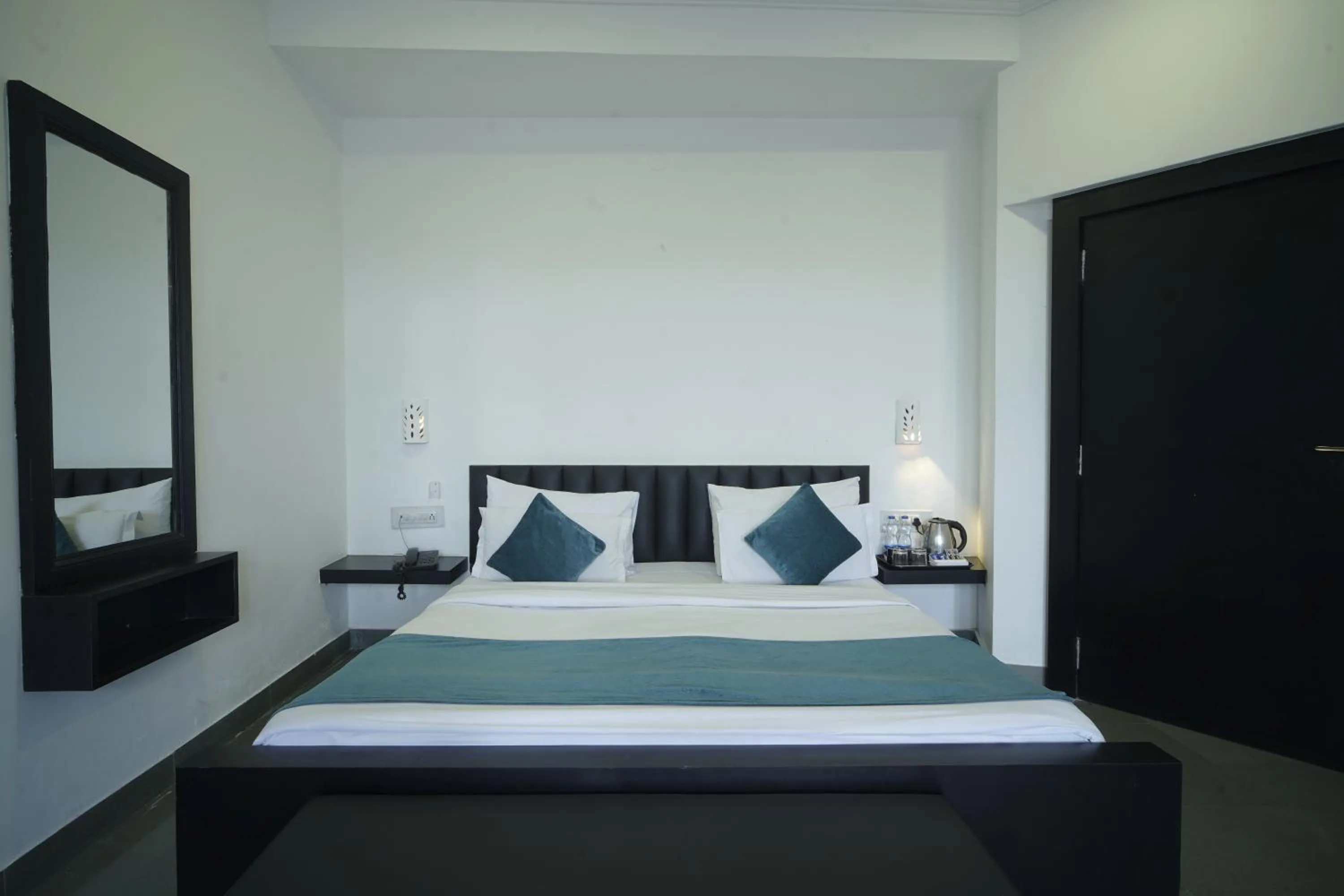 Bed in Hotel Udai Niwas By The Lake