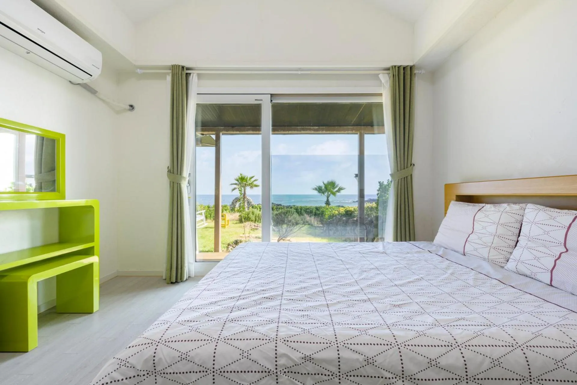 Bedroom, Bed in Jeju Turning point Pension