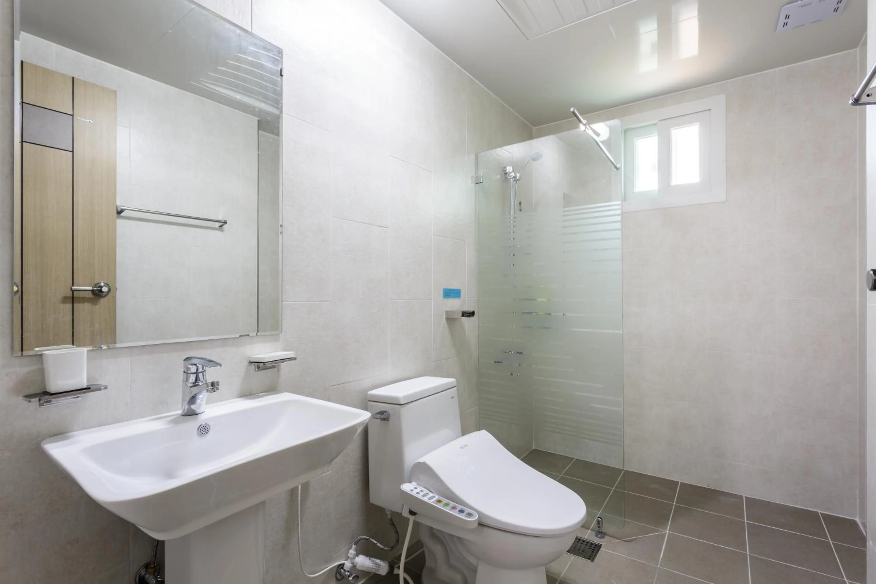 Toilet in Jeju Turning point Pension