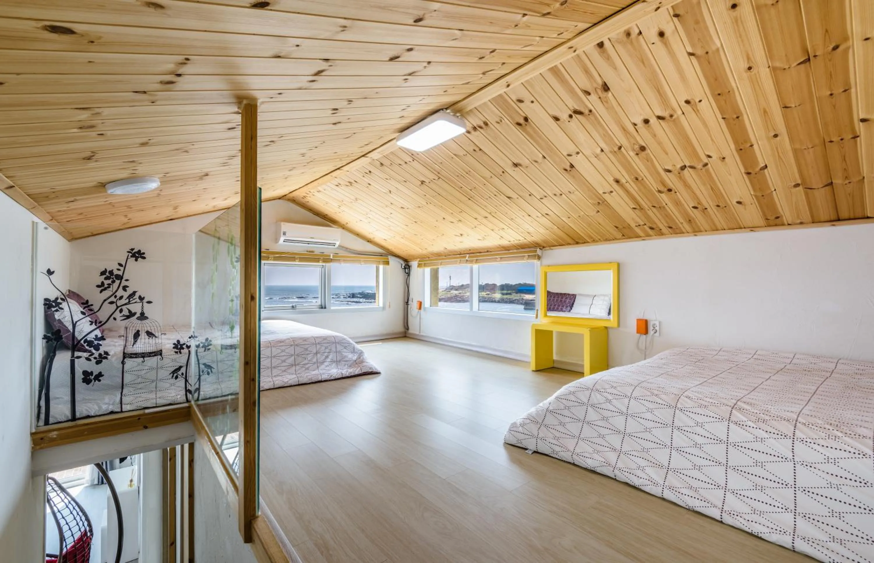 Photo of the whole room, Bed in Jeju Turning point Pension