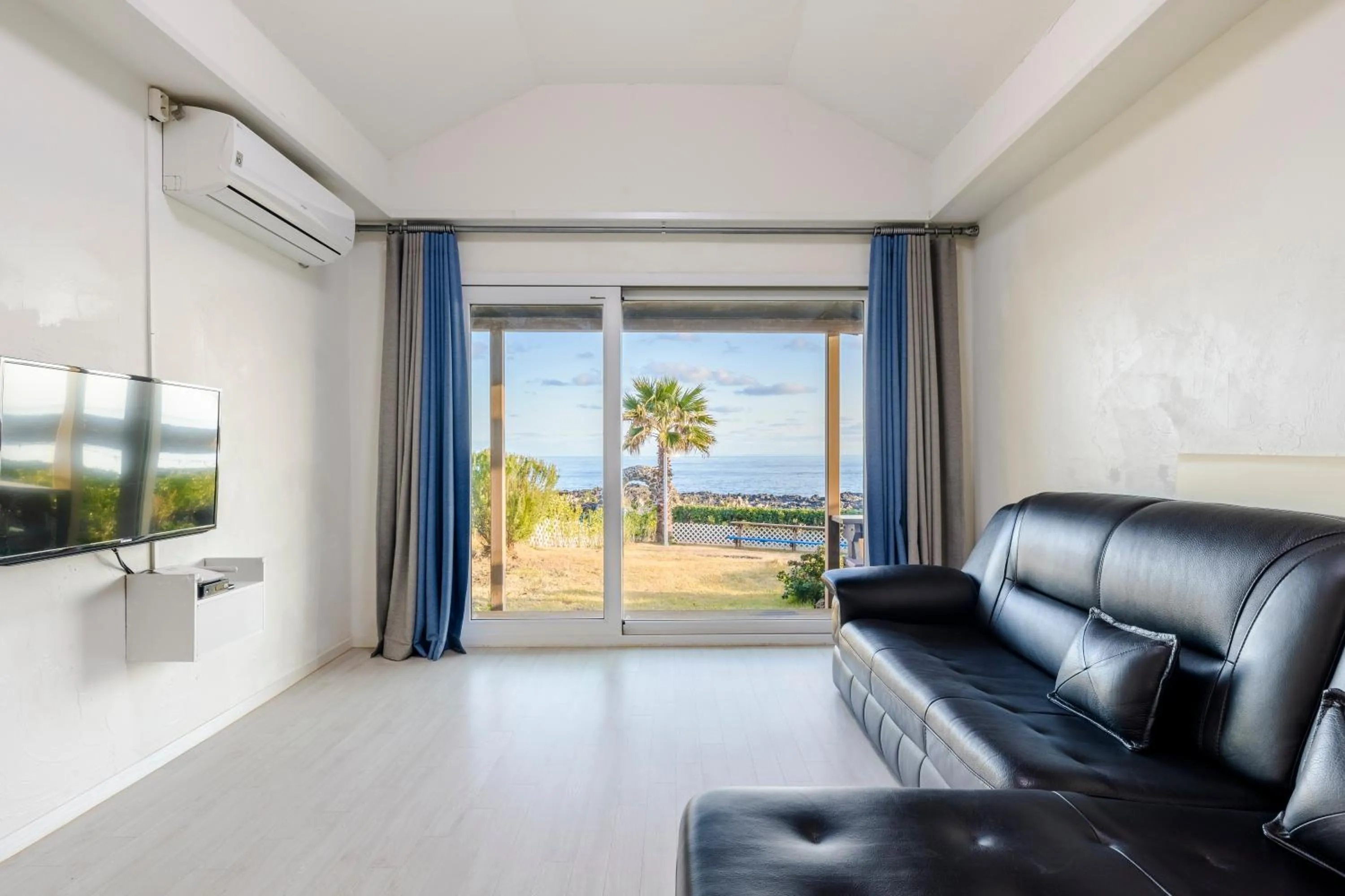 TV and multimedia in Jeju Turning point Pension