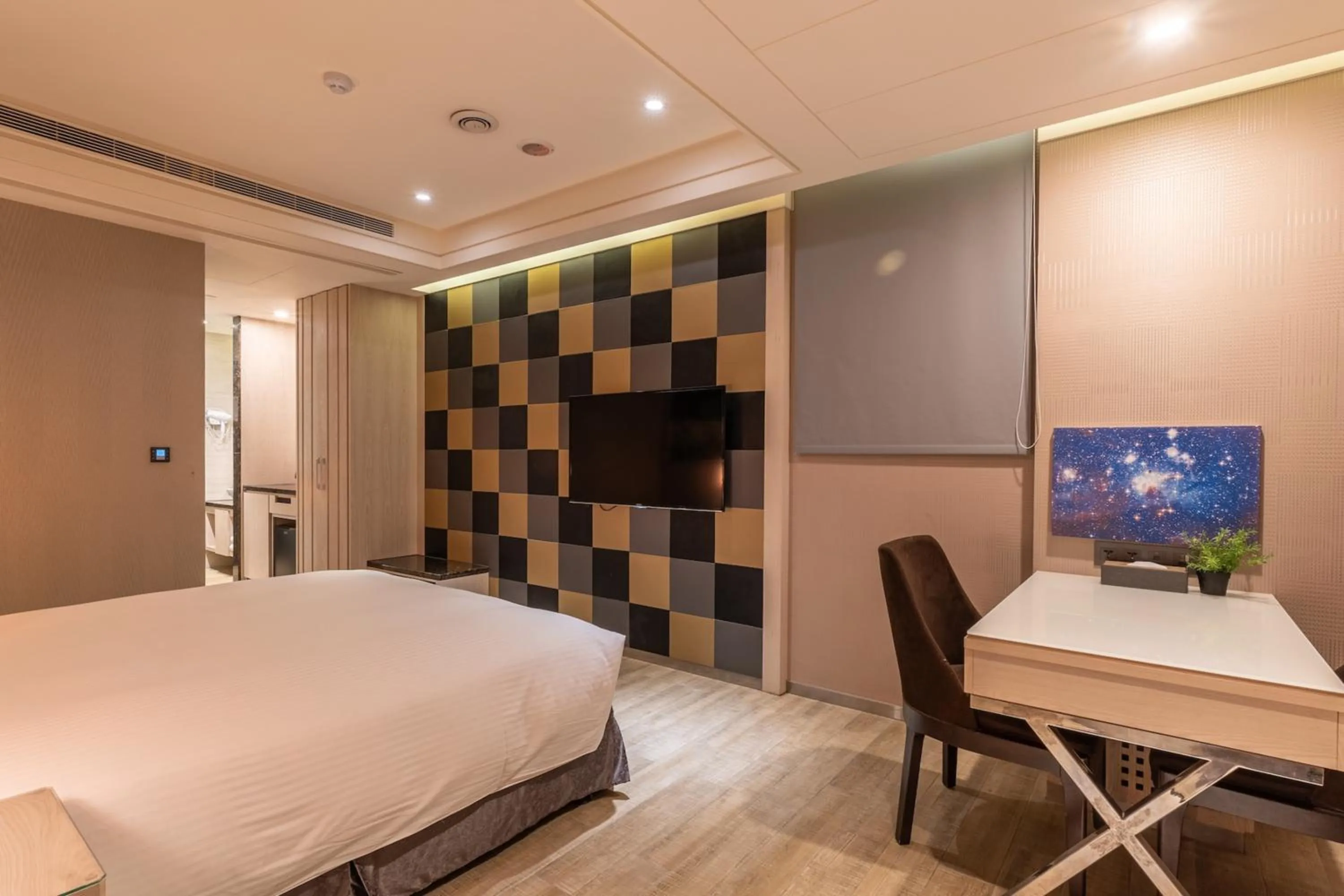 Photo of the whole room, Bed in Guide Hotel Taichung Ziyou