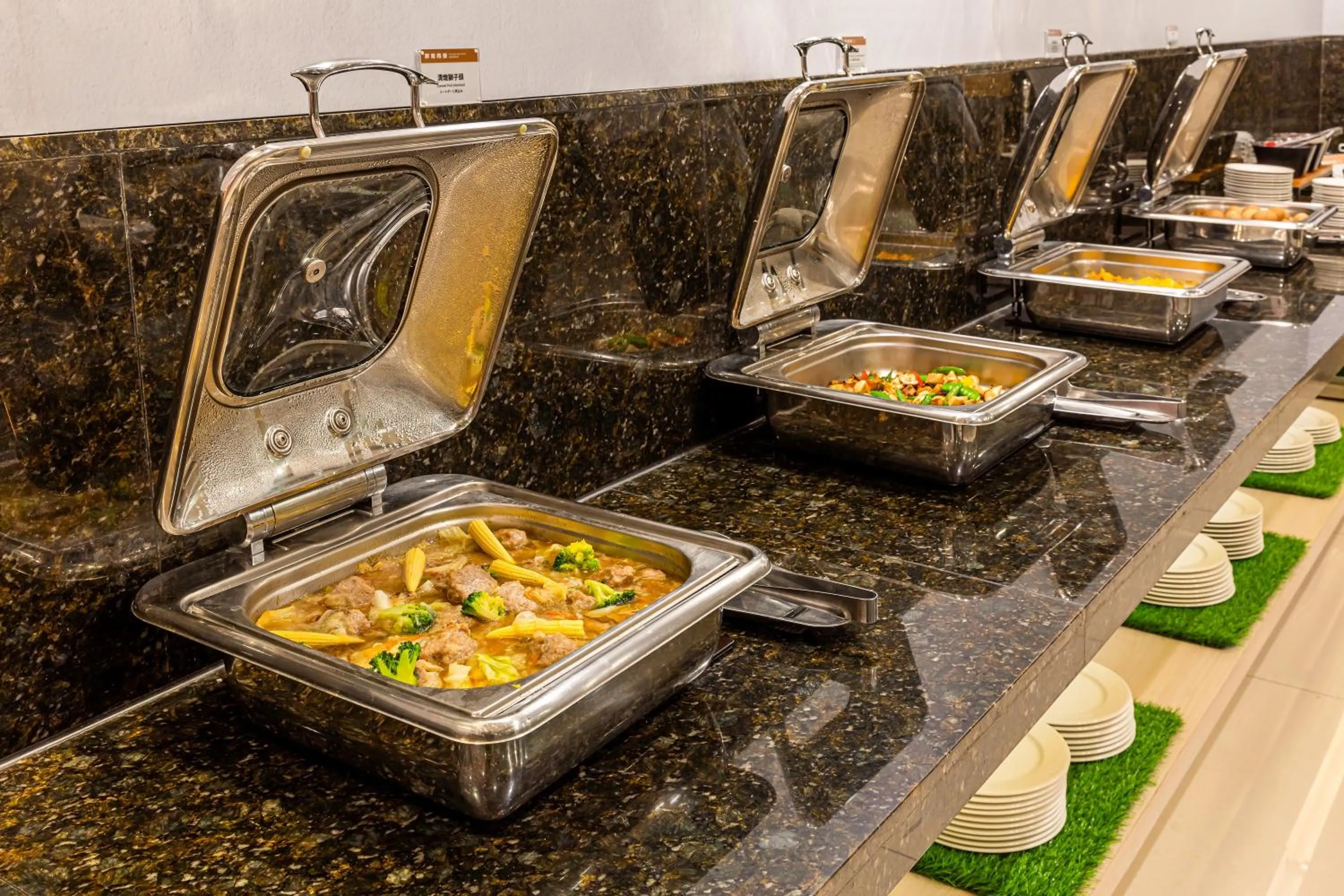 Buffet breakfast in Guide Hotel Taichung Ziyou