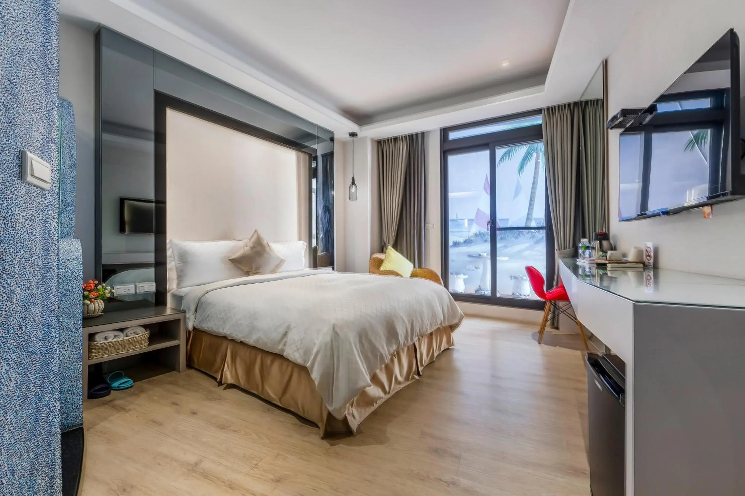 Double Room with Mountain View in Pacific Inn Double Room with Mountain View in Pacific Inn