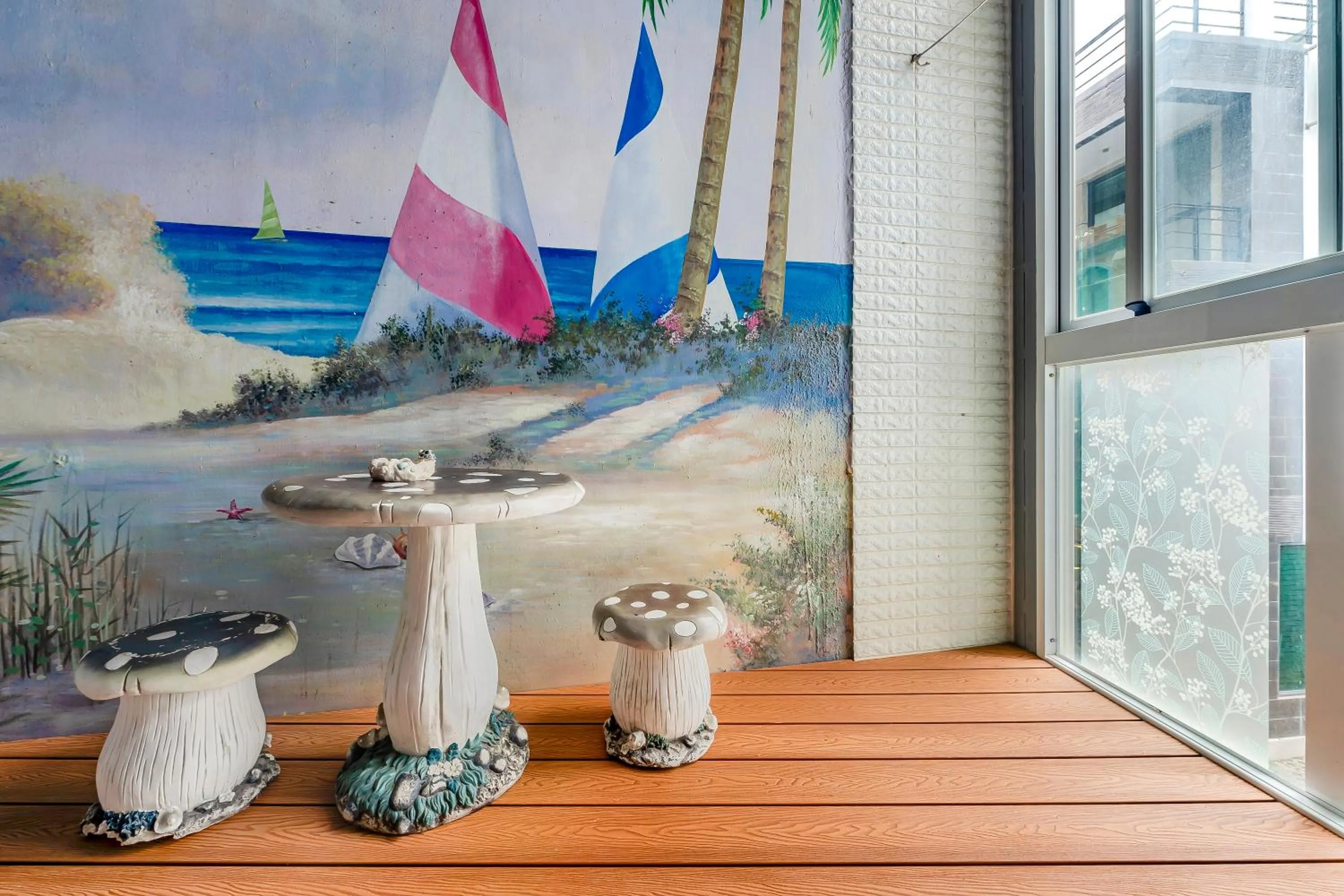 Decorative detail in Pacific Inn