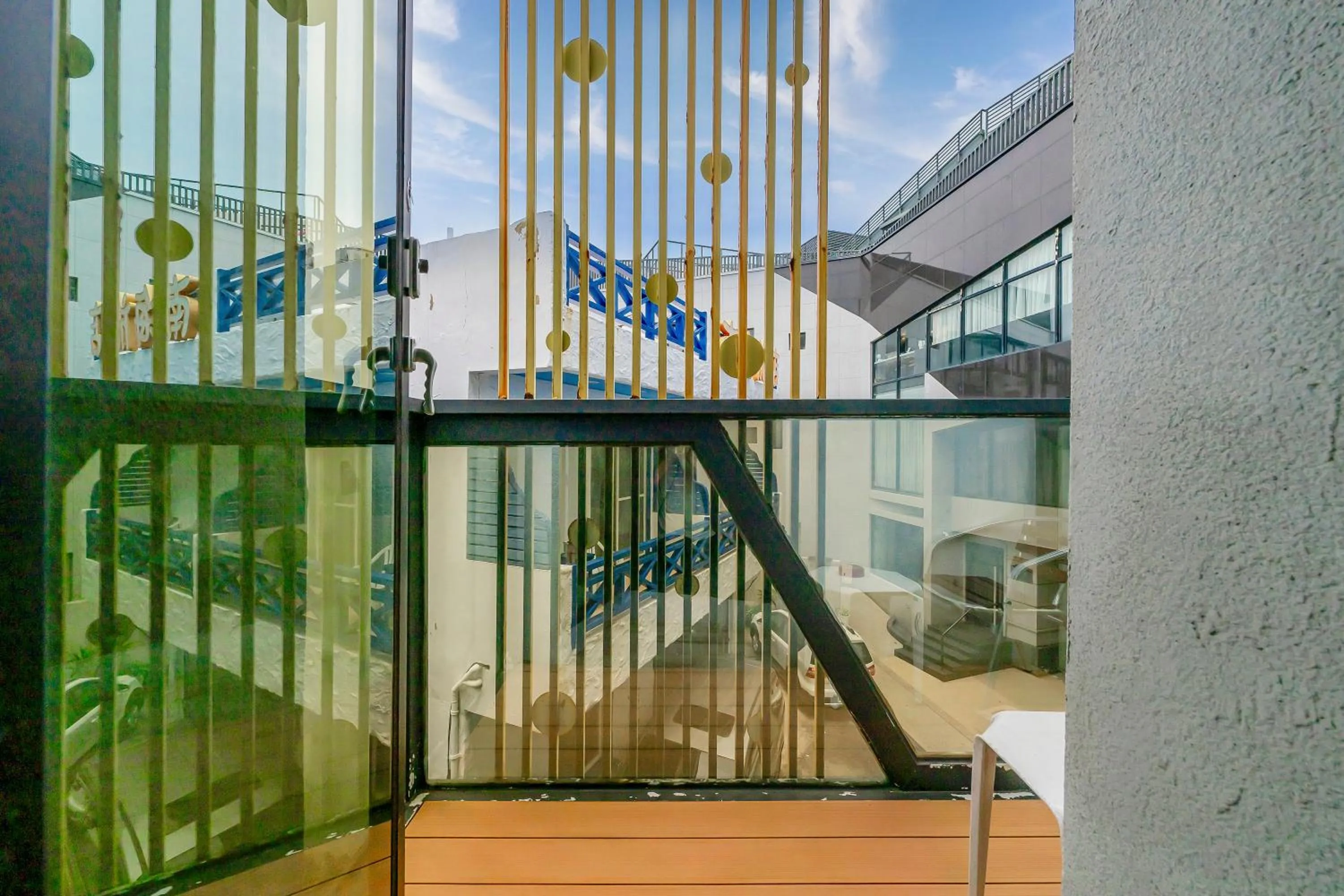 Balcony/Terrace in Pacific Inn