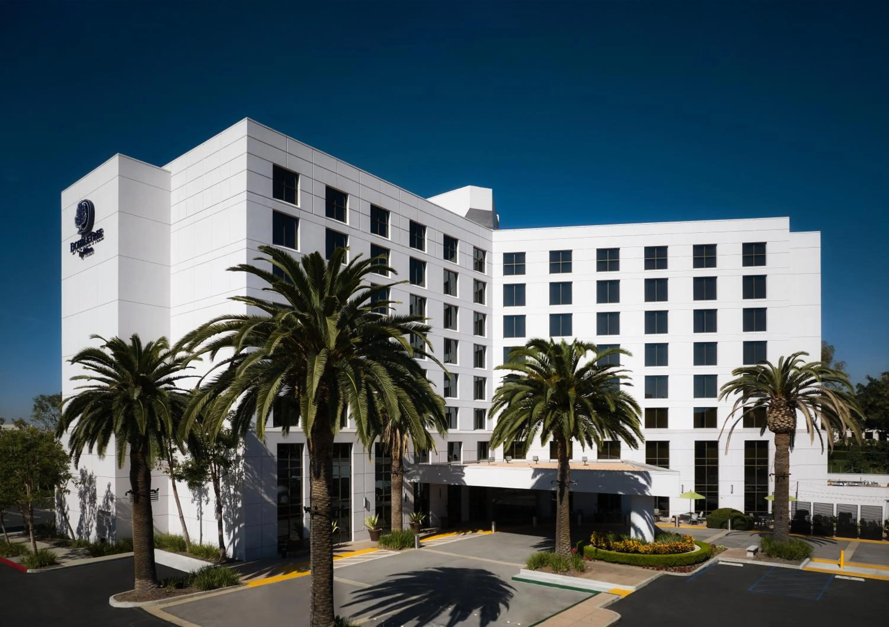 Property building in DoubleTree by Hilton Irvine Spectrum