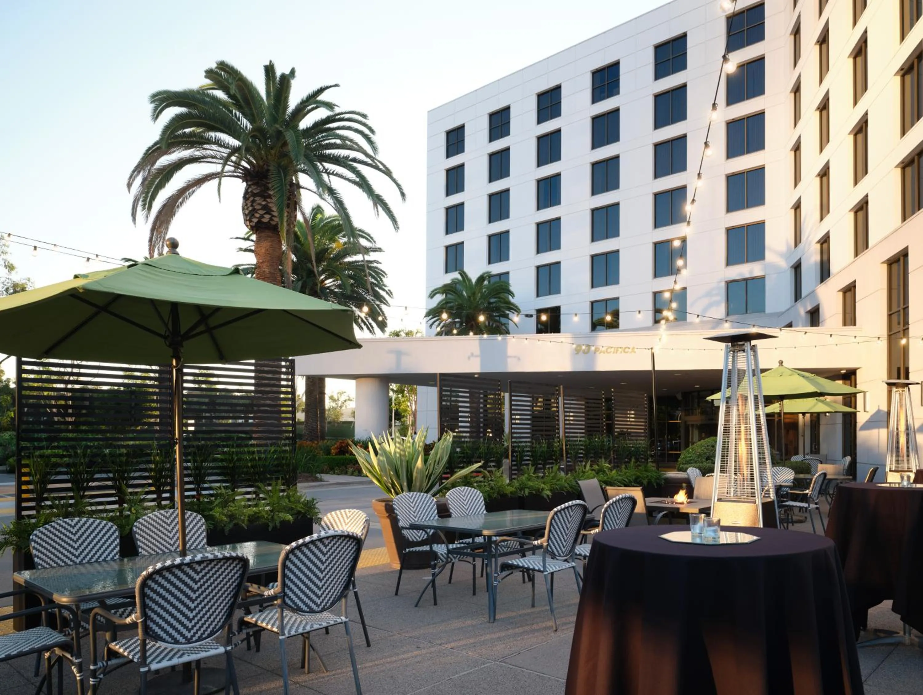 Patio in DoubleTree by Hilton Irvine Spectrum