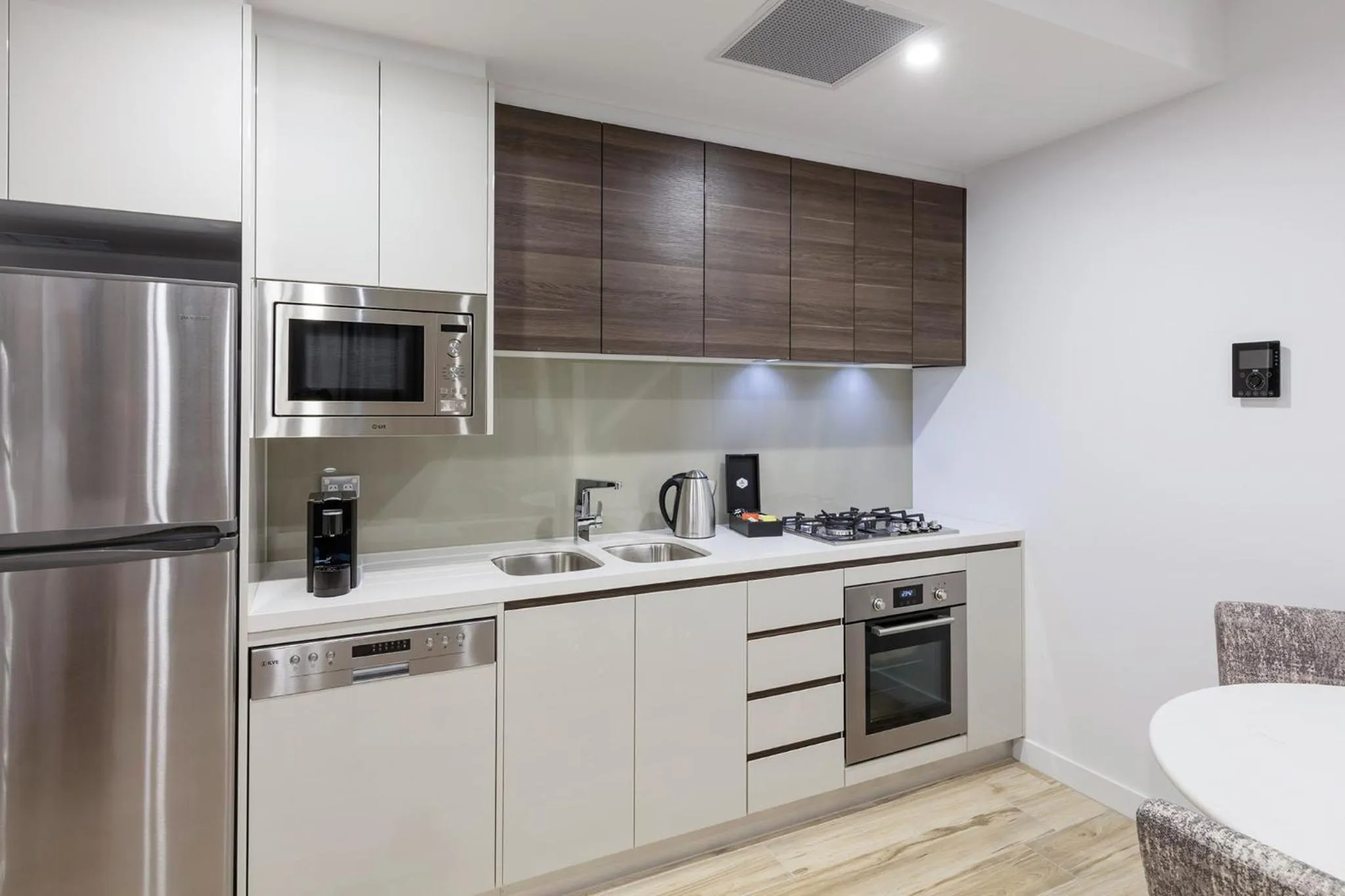 Kitchen or kitchenette in Meriton Suites Southport
