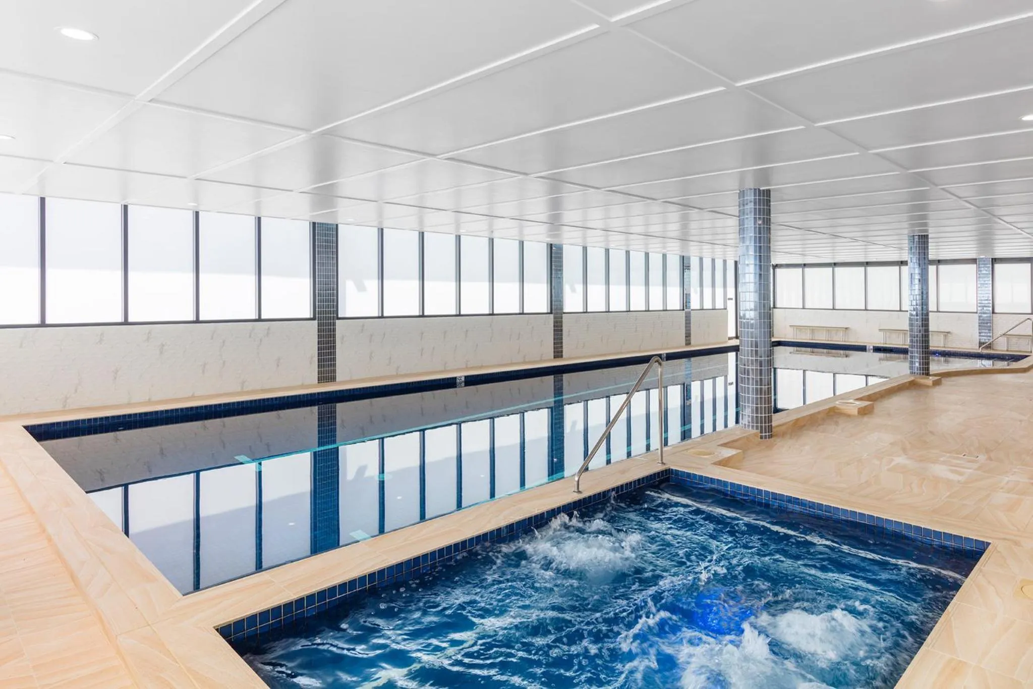 Hot Tub in Meriton Suites Southport