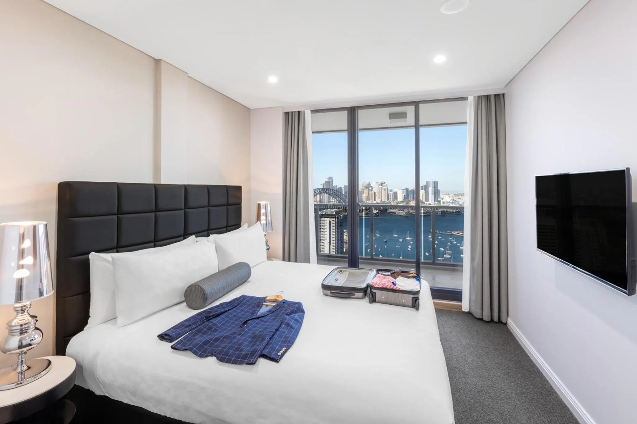 Bedroom, Bed in Meriton Suites North Sydney