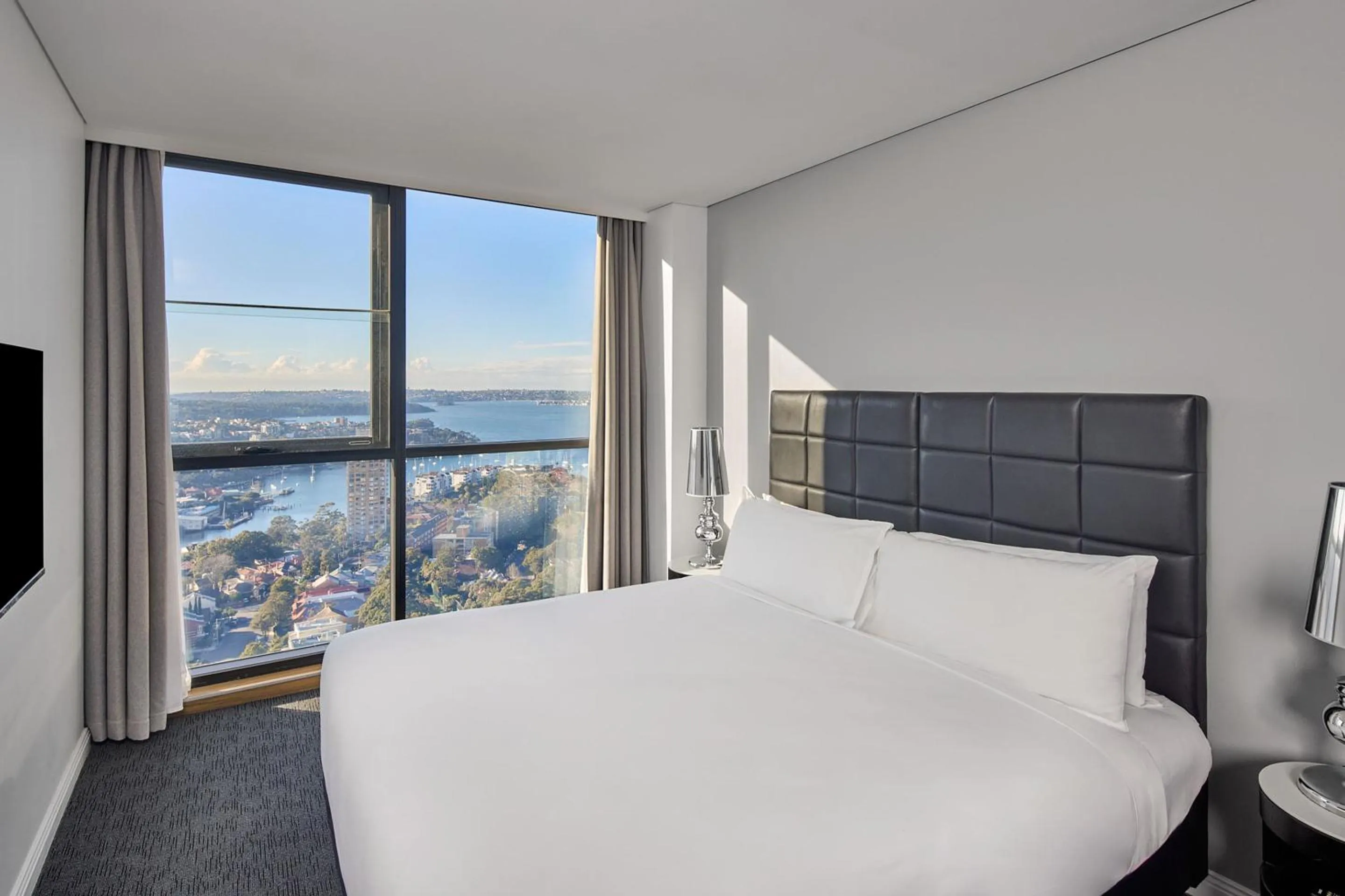 Bedroom, Bed in Meriton Suites North Sydney