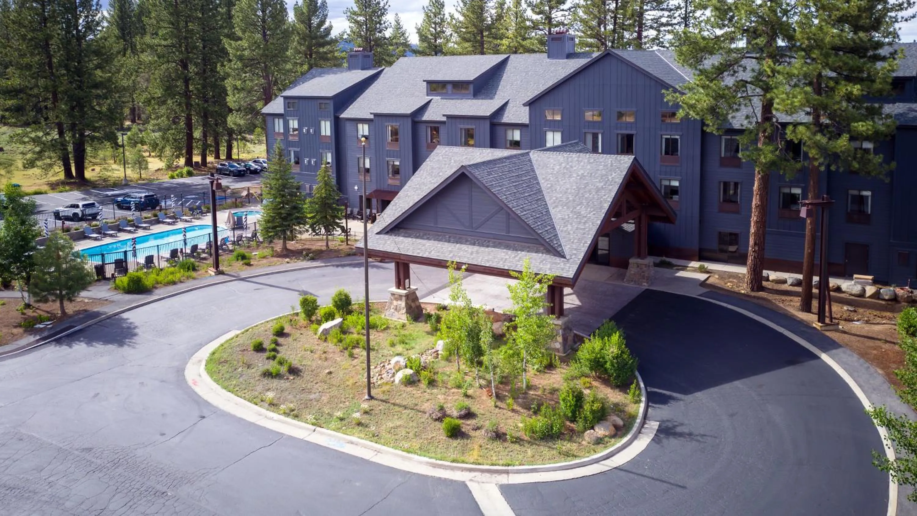 Parking in Martis Valley Lodge, Tapestry Collection by Hilton