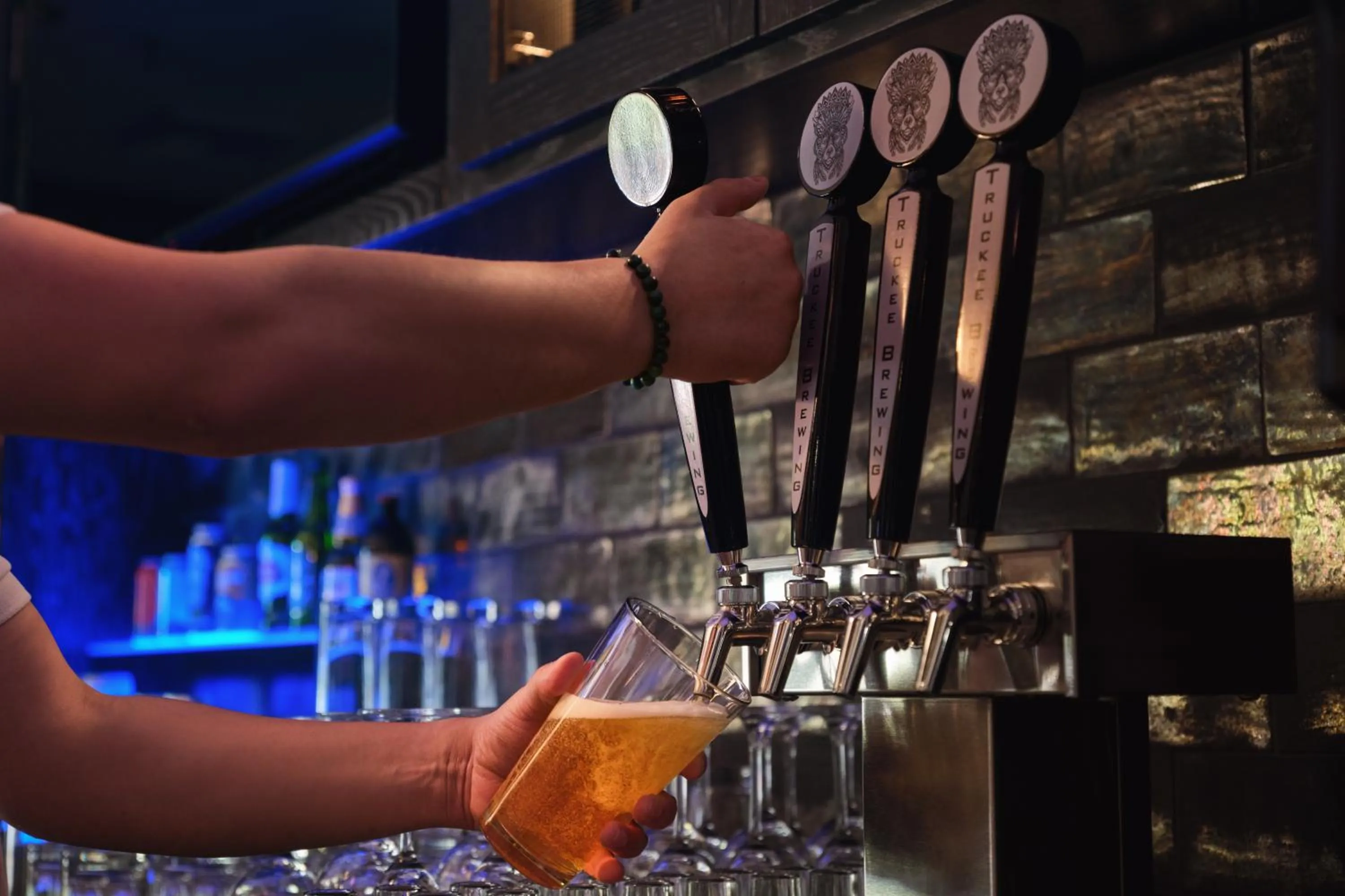 Lounge or bar in Martis Valley Lodge, Tapestry Collection by Hilton