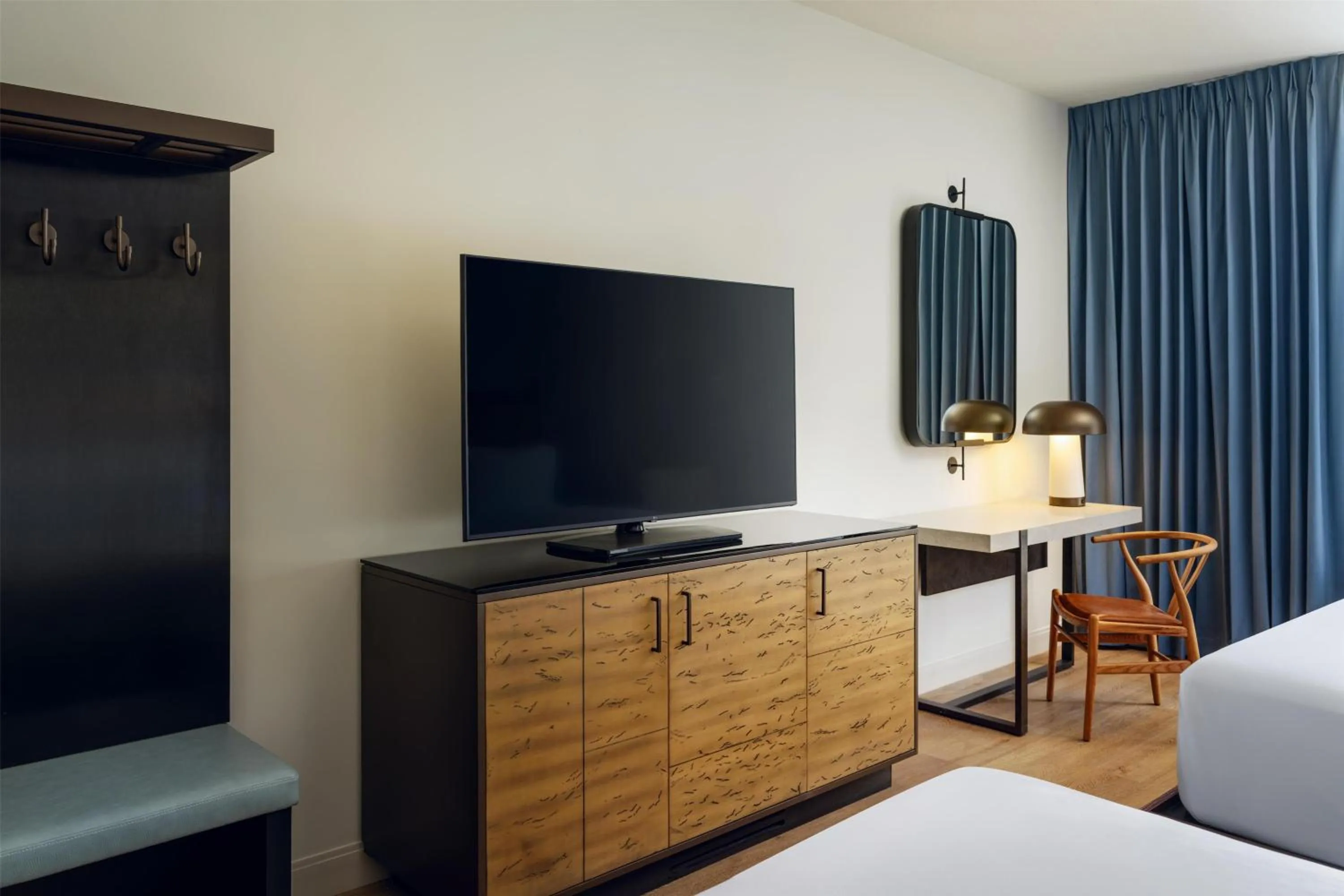 Bedroom, Bed in Martis Valley Lodge, Tapestry Collection by Hilton