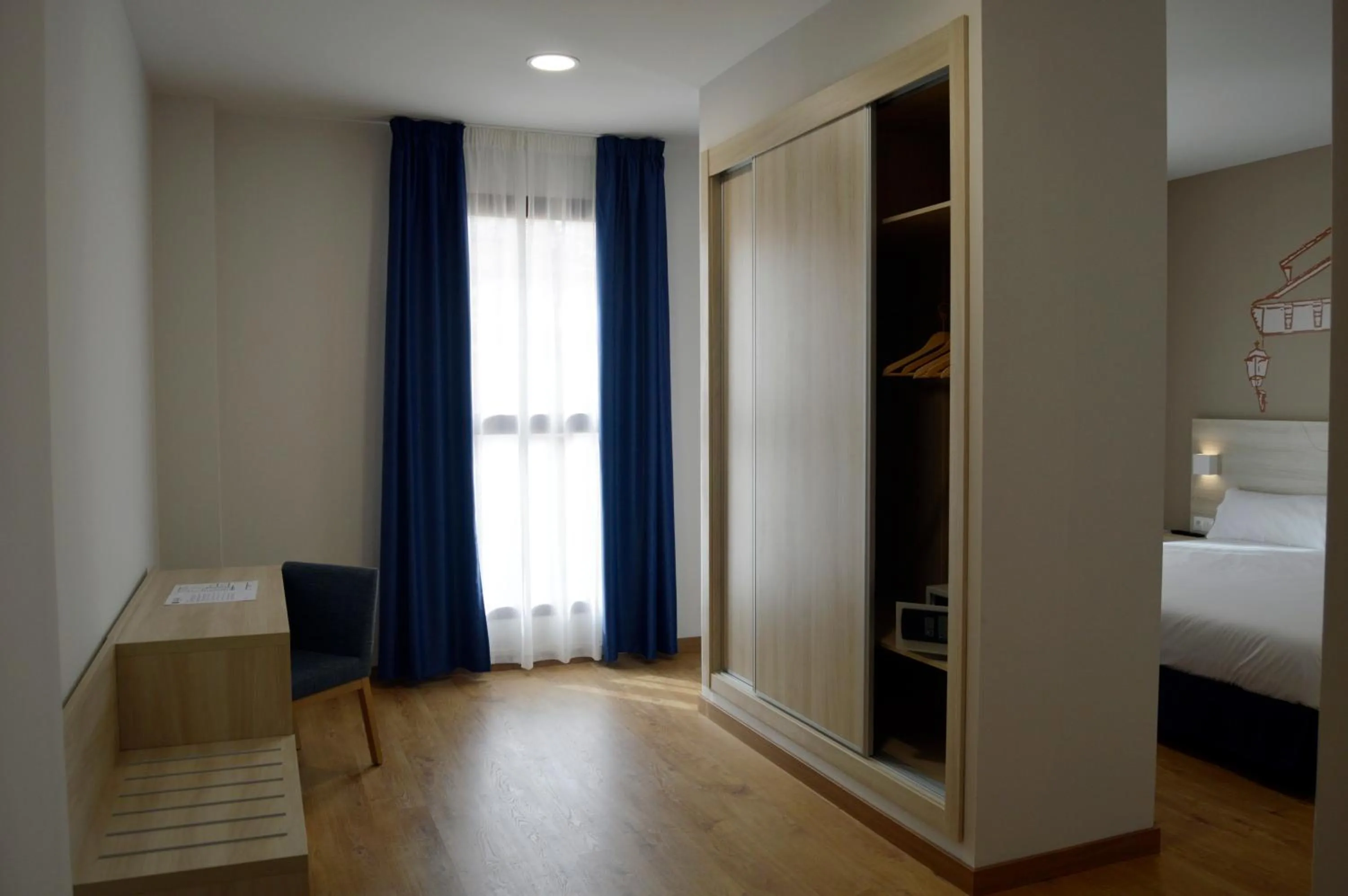 Living room, Bed in Hotel Balneario de Graena
