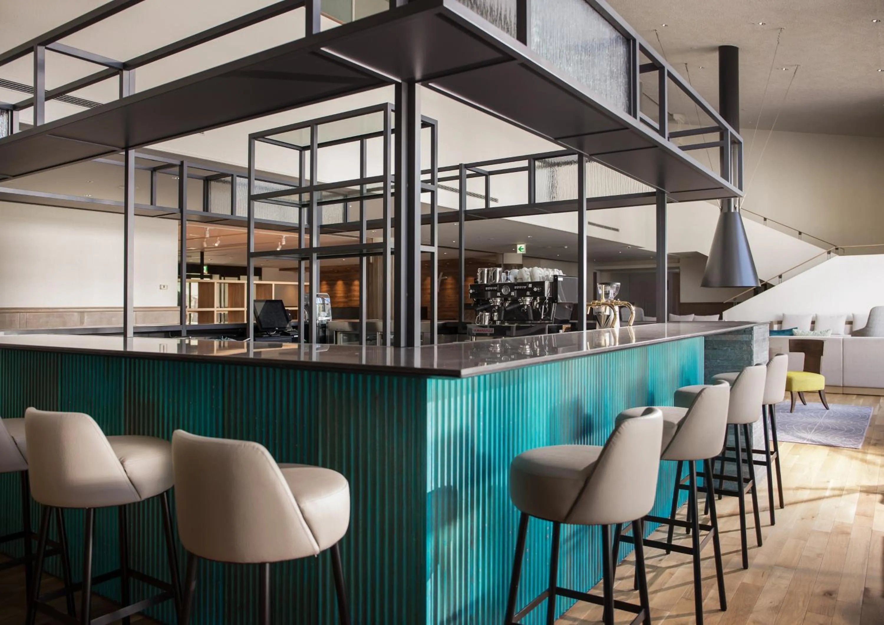 Lounge or bar in Holiday Inn Resort Shinano-Omachi Kuroyon, an IHG Hotel