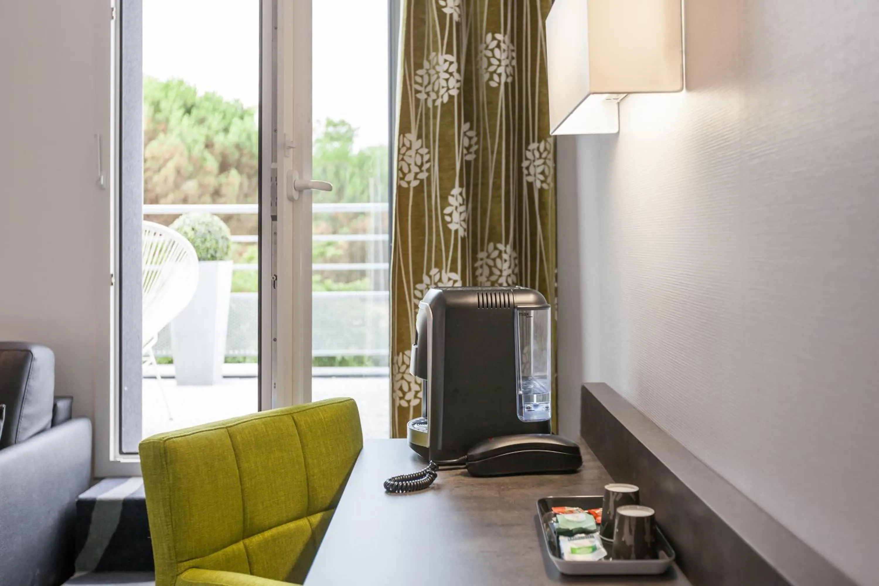 Coffee/tea facilities in Logis Hotel Restaurant & SPA Au Comte d'Ornon