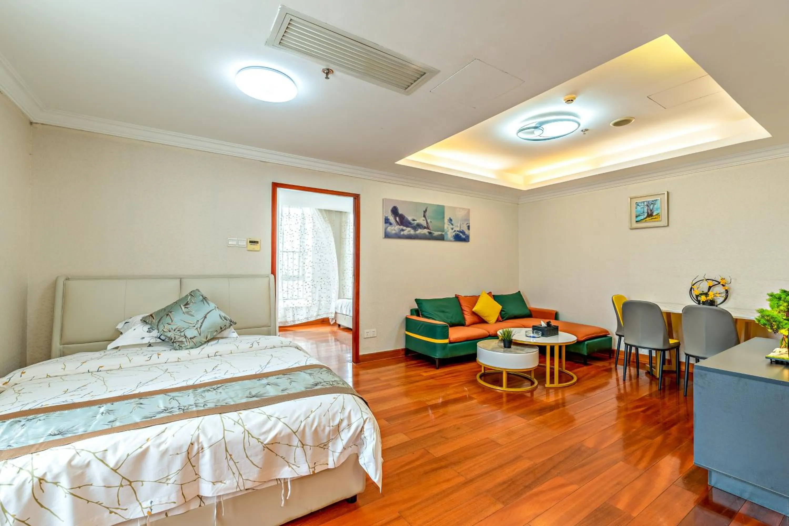 Living room, Bed in Guangzhou Manhattan International Apartment Zhengjia Free bus services are provided for the first and second phases