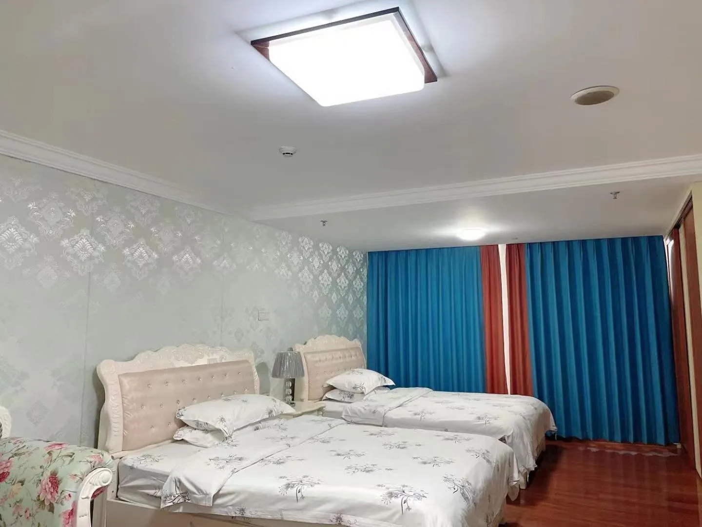 Bedroom, Bed in Guangzhou Manhattan International Apartment Zhengjia Free bus services are provided for the first and second phases