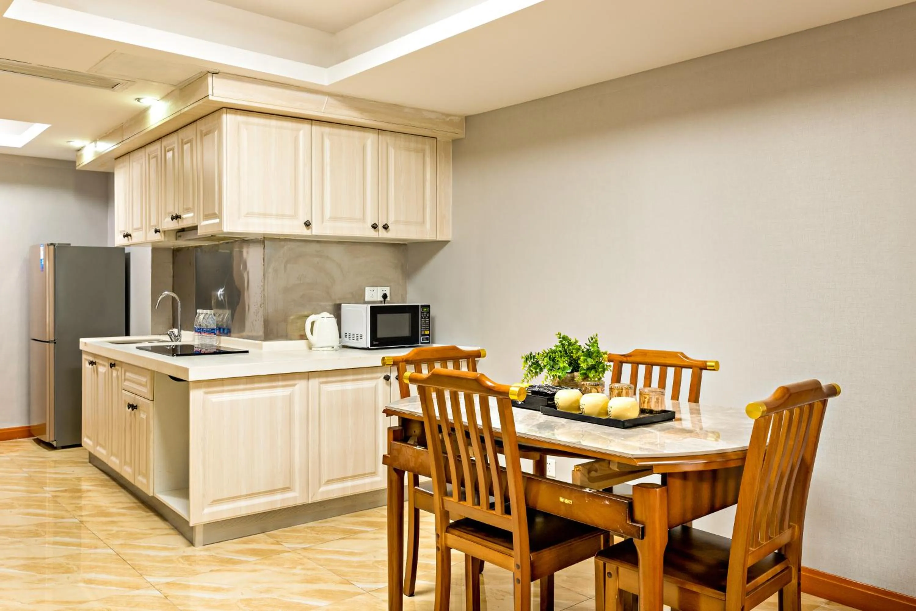 Dining area in Guangzhou Manhattan International Apartment Zhengjia Free bus services are provided for the first and second phases