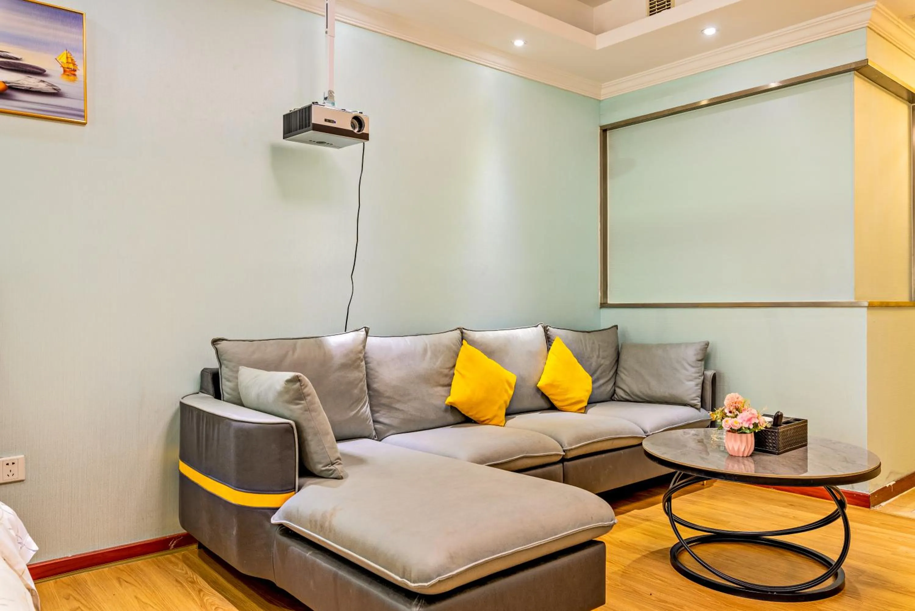 Seating area in Guangzhou Manhattan International Apartment Zhengjia Free bus services are provided for the first and second phases