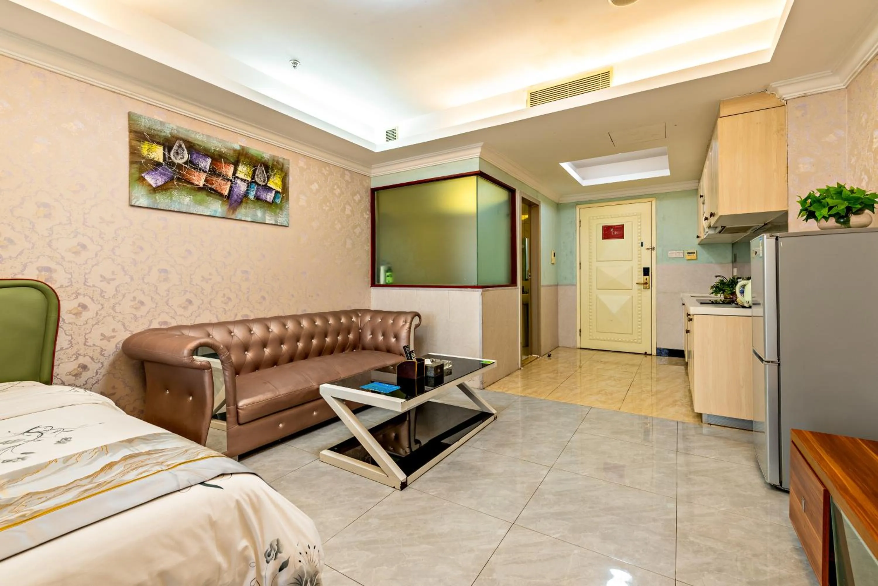 Living room, Bed in Guangzhou Manhattan International Apartment Zhengjia Free bus services are provided for the first and second phases