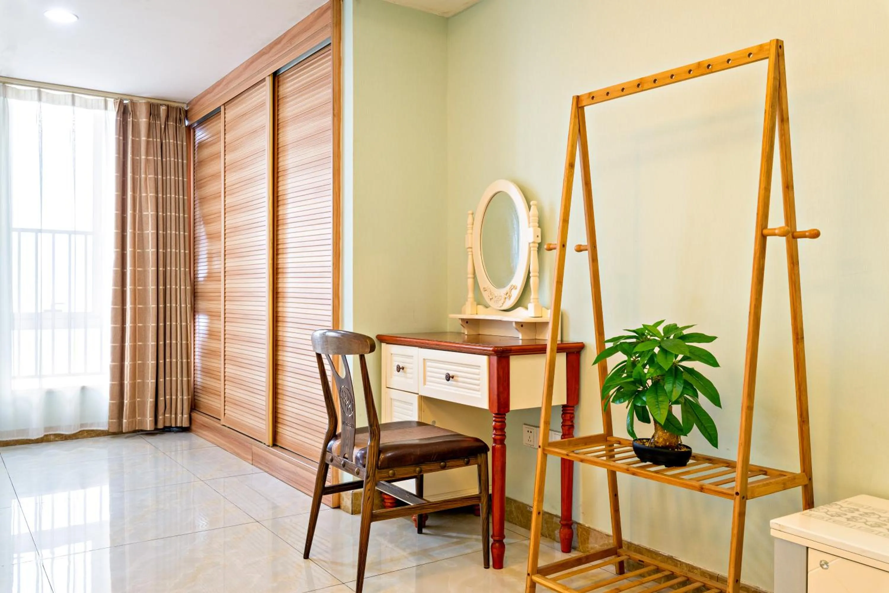 Dining area in Guangzhou Manhattan International Apartment Zhengjia Free bus services are provided for the first and second phases