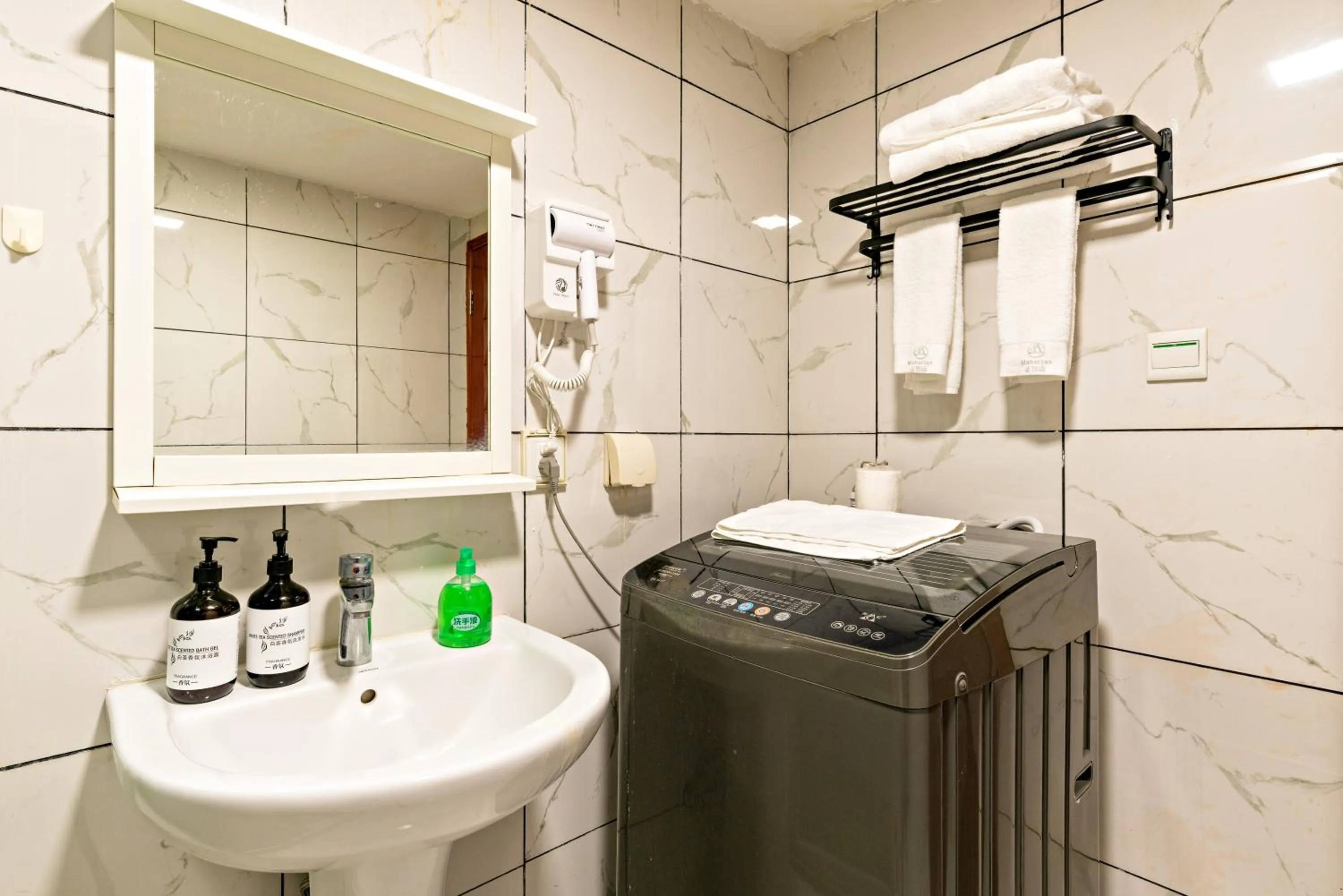 Bathroom in Guangzhou Manhattan International Apartment Zhengjia Free bus services are provided for the first and second phases