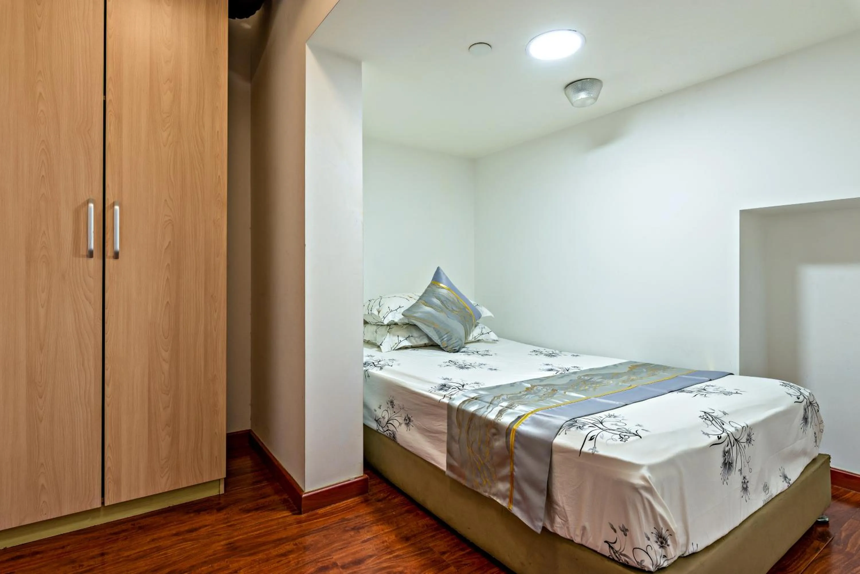 Bedroom, Bed in Guangzhou Manhattan International Apartment Zhengjia Free bus services are provided for the first and second phases